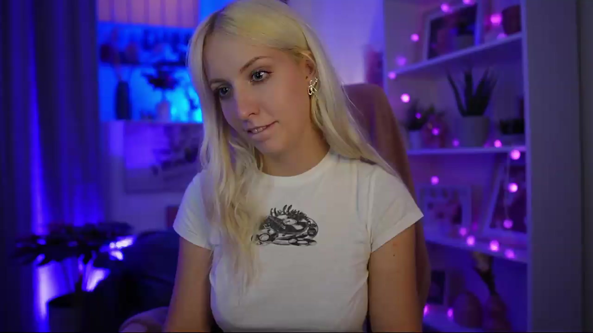 Gallery image thumbnail from Lucy_Cutie's myfreecams stream on, 07/07/2026, 22:48 image 6 of 20