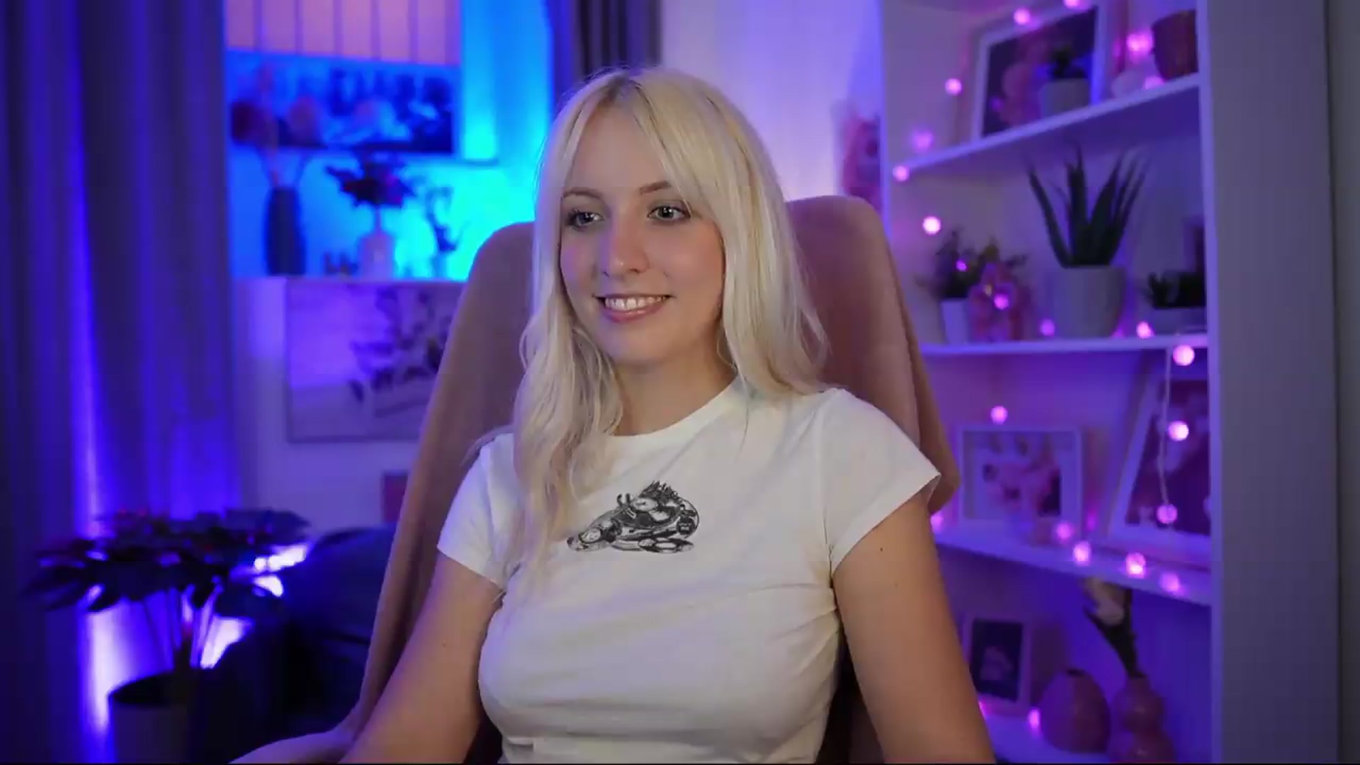 Gallery image thumbnail from Lucy_Cutie's myfreecams stream on, 07/07/2026, 22:48 image 16 of 20