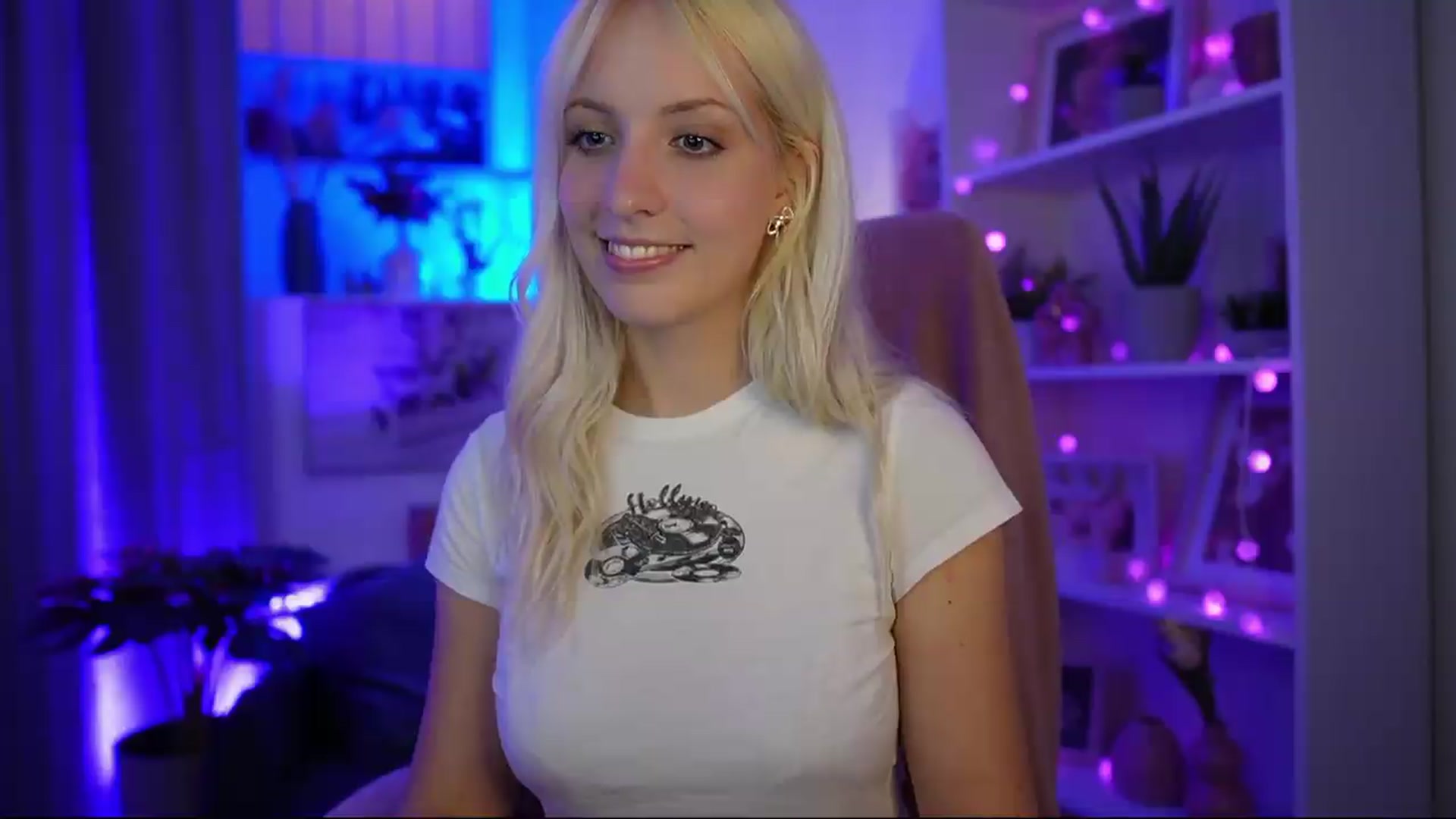 Gallery image thumbnail from Lucy_Cutie's myfreecams stream on, 07/07/2026, 22:48 image 14 of 20