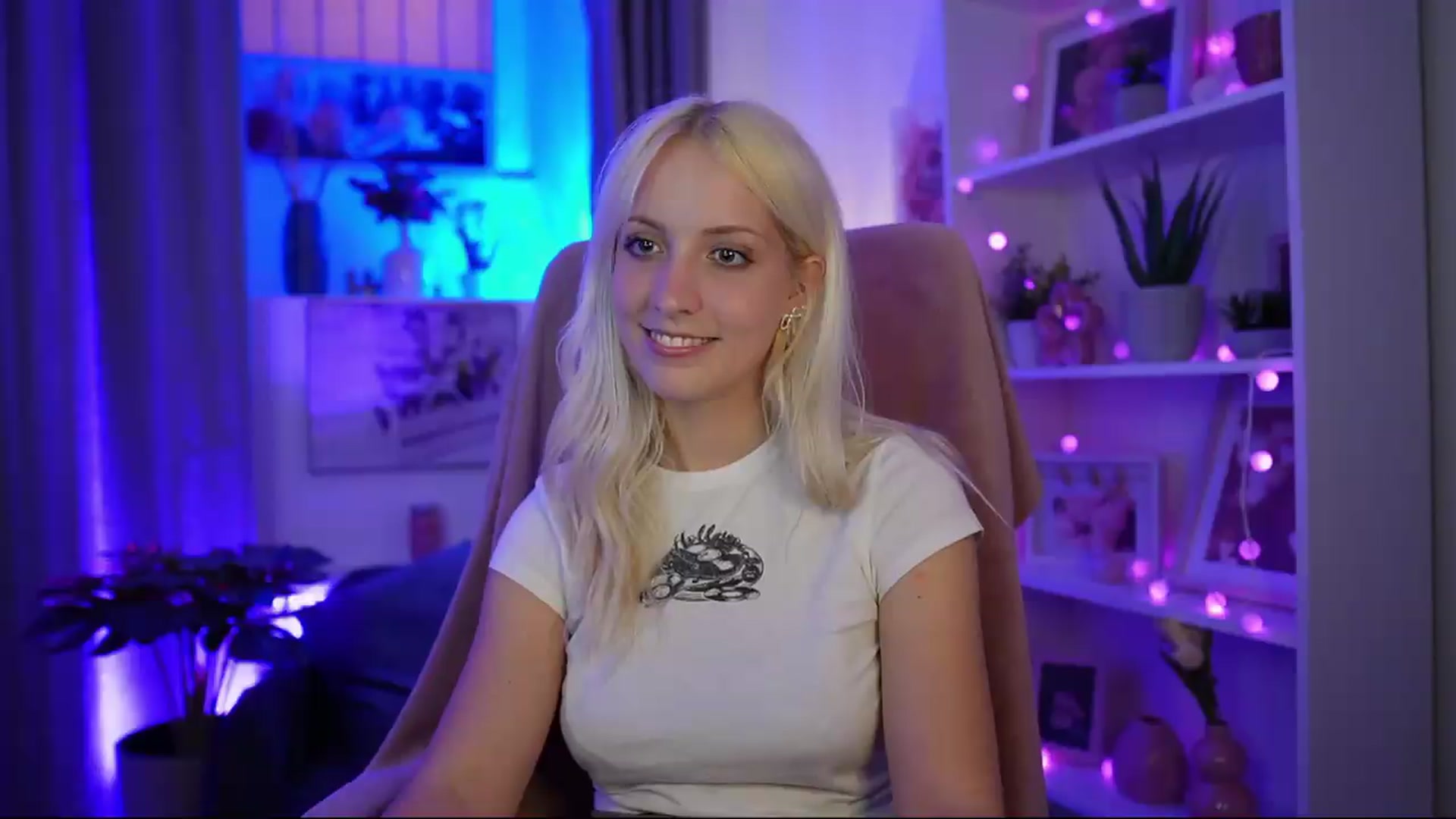 Gallery image thumbnail from Lucy_Cutie's myfreecams stream on, 07/07/2026, 22:48 image 19 of 20