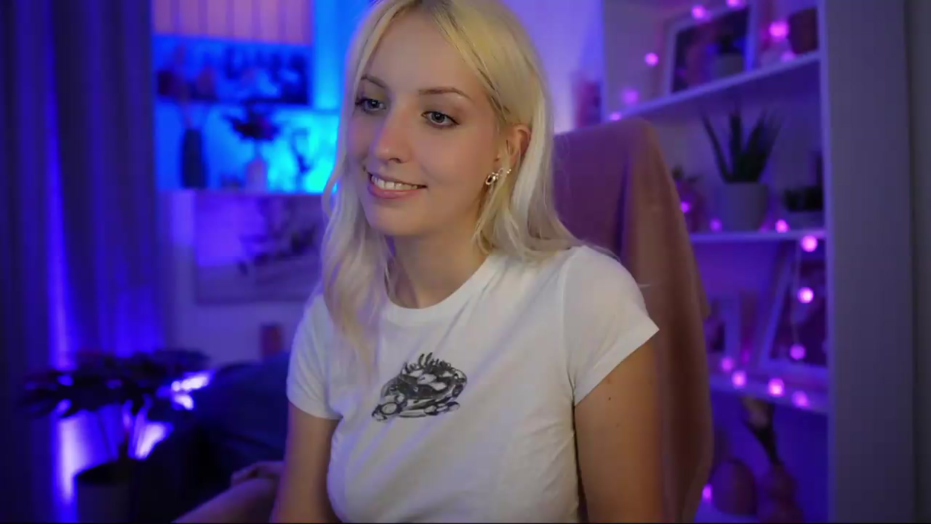 Gallery image thumbnail from Lucy_Cutie's myfreecams stream on, 07/07/2026, 22:48 image 9 of 20