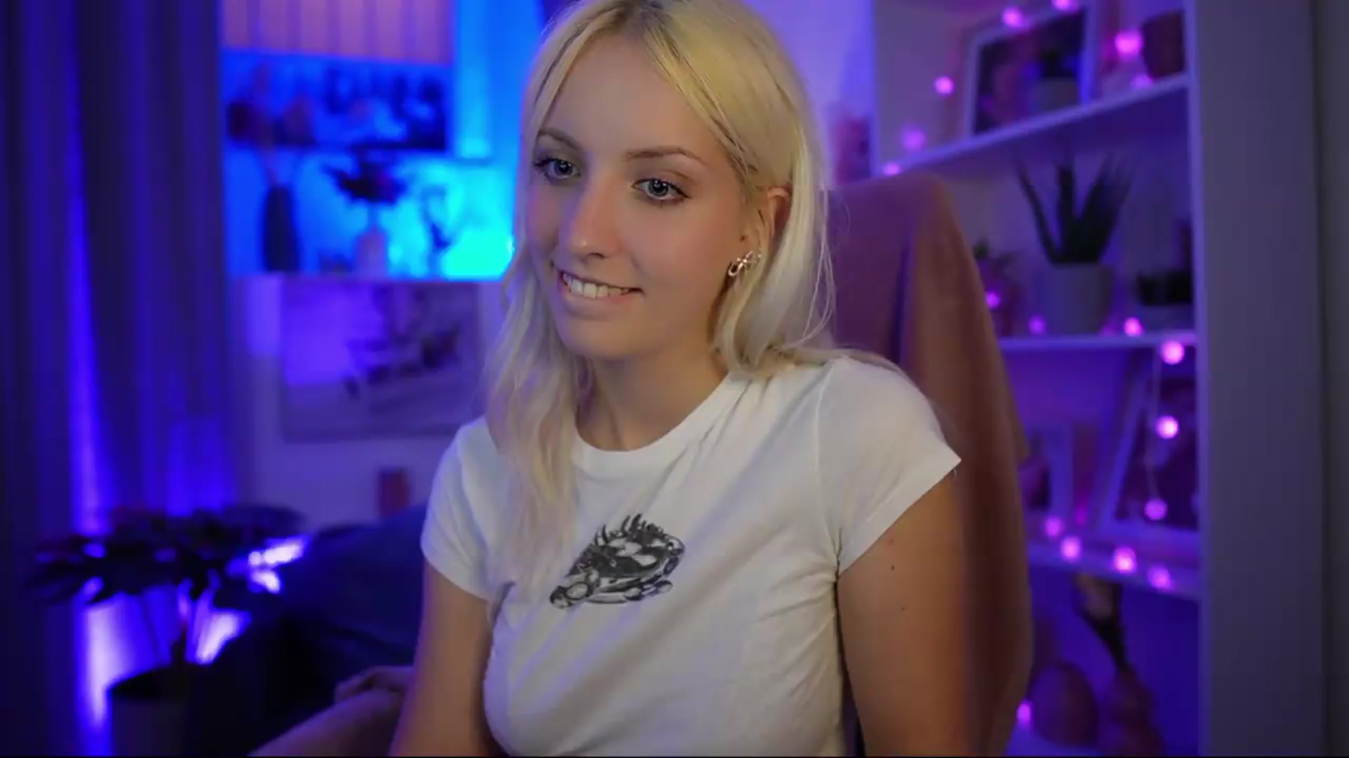 Gallery image thumbnail from Lucy_Cutie's myfreecams stream on, 07/07/2026, 22:48 image 10 of 20