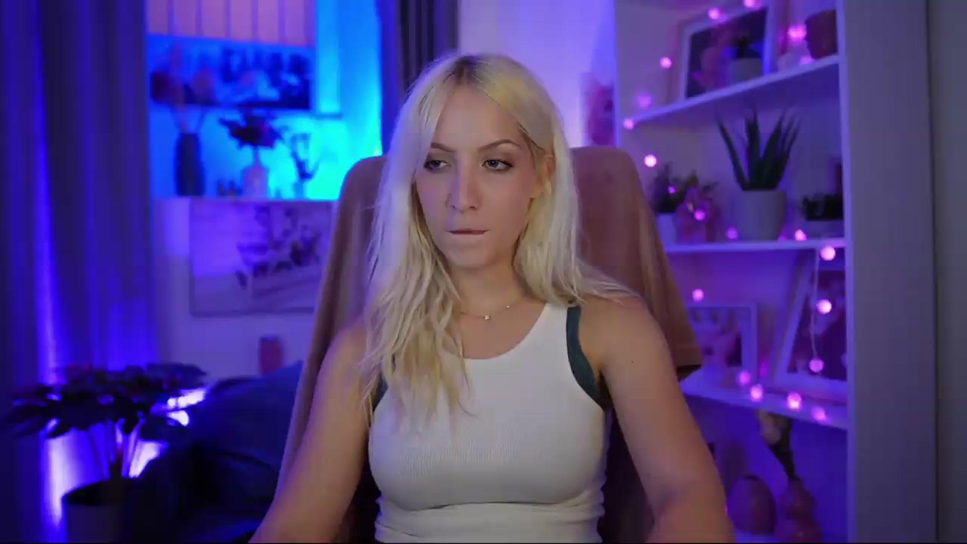 Gallery image thumbnail from Lucy_Cutie's myfreecams stream on, 07/10/2026, 20:31 image 15 of 20