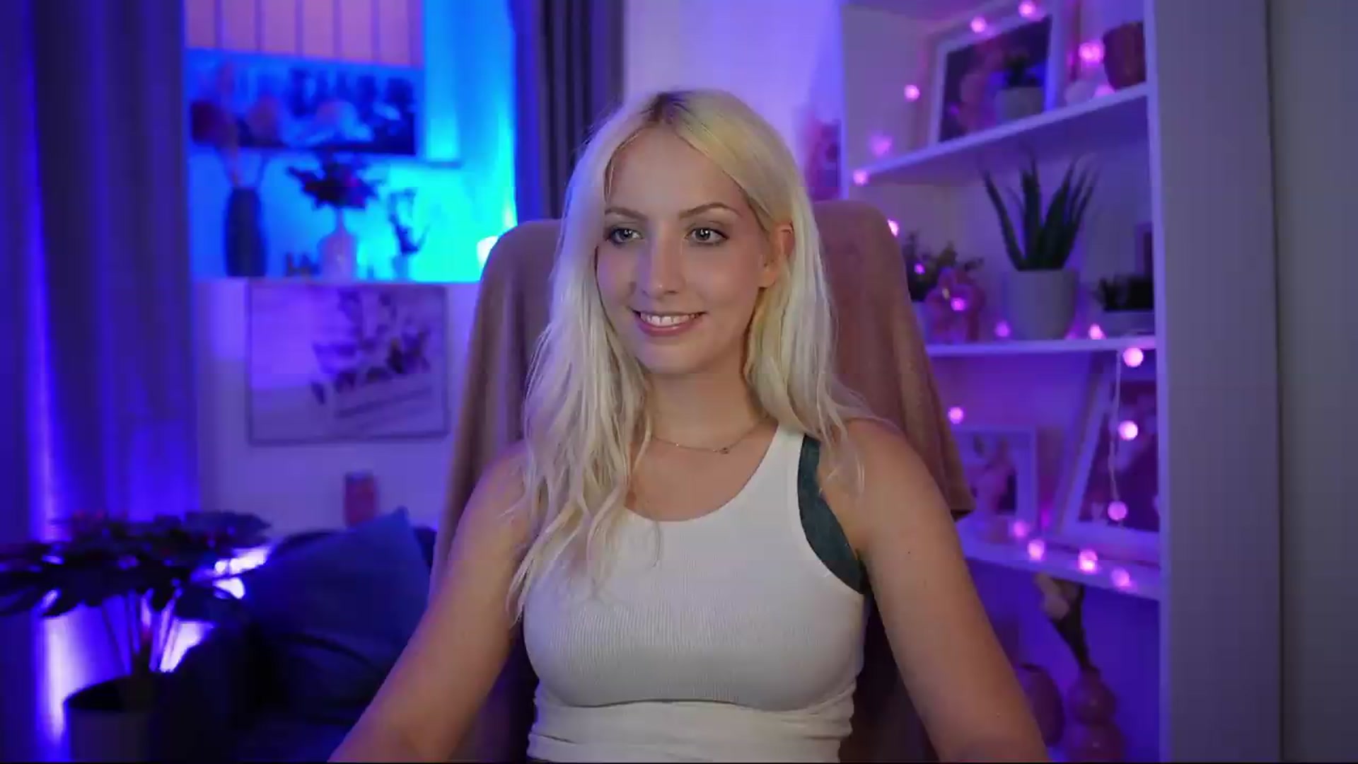 Gallery image thumbnail from Lucy_Cutie's myfreecams stream on, 07/10/2026, 23:00 image 3 of 20