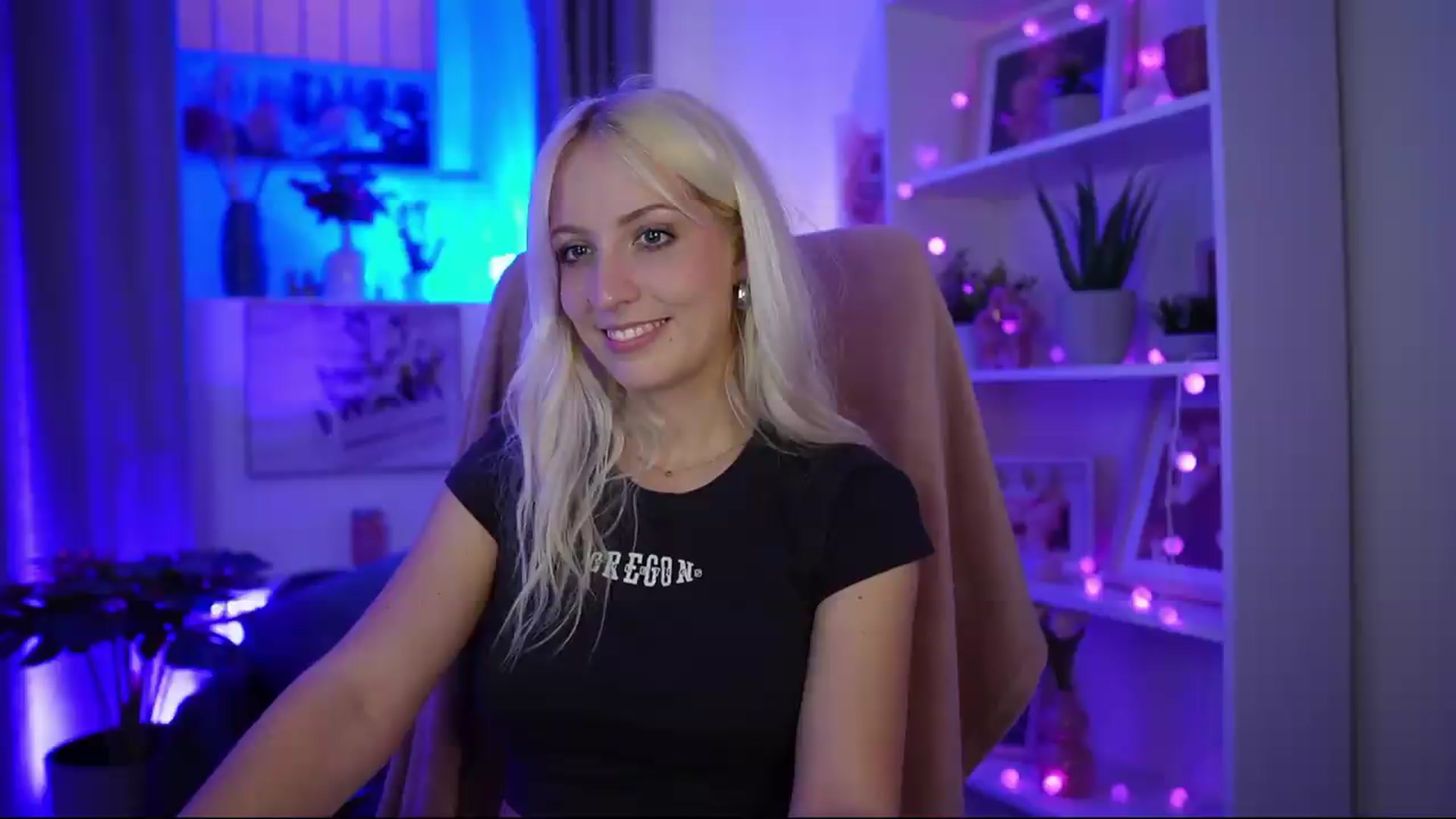 Gallery image thumbnail from Lucy_Cutie's myfreecams stream on, 07/11/2026, 20:20 image 17 of 20