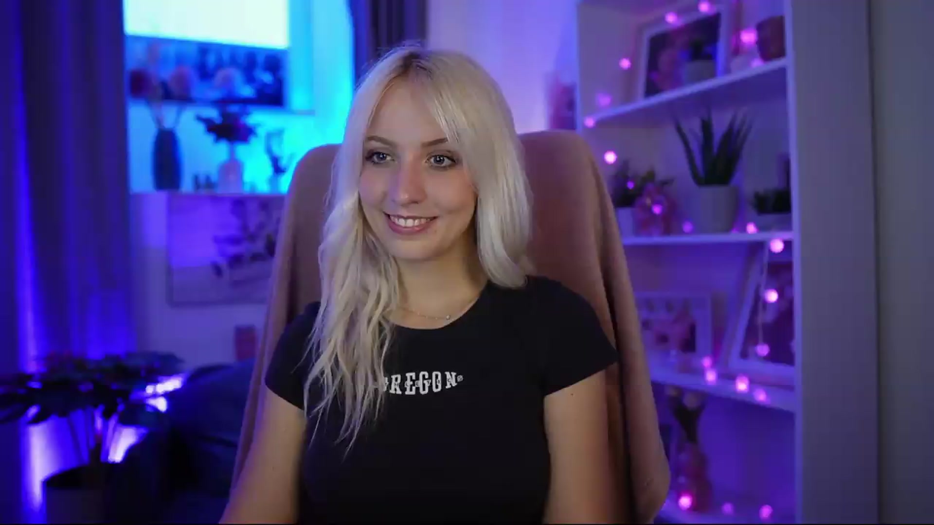 Gallery image thumbnail from Lucy_Cutie's myfreecams stream on, 07/11/2026, 20:20 image 3 of 20