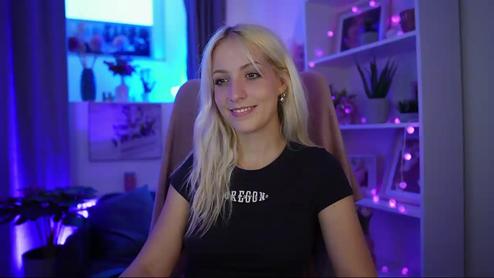 Gallery image thumbnail from Lucy_Cutie's myfreecams stream on, 07/11/2026, 20:20 image 1 of 20