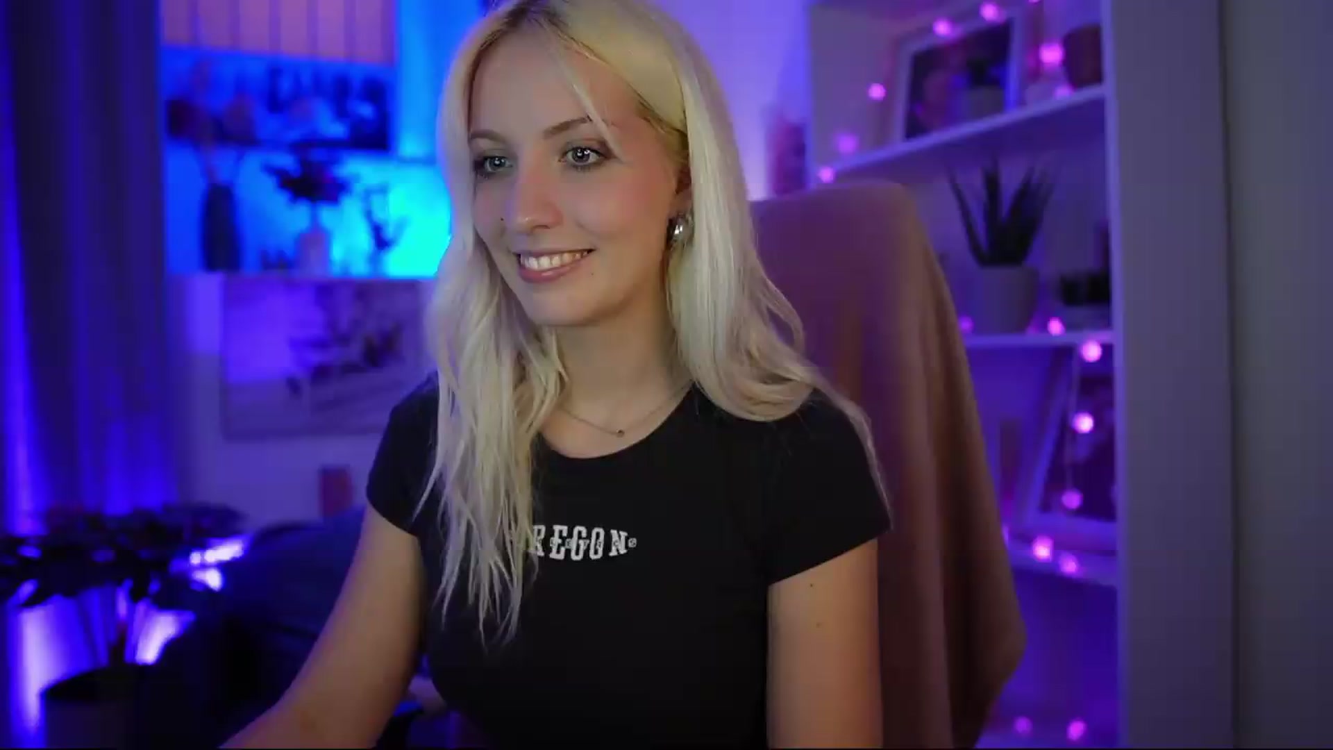 Gallery image thumbnail from Lucy_Cutie's myfreecams stream on, 07/11/2026, 21:33 image 17 of 20