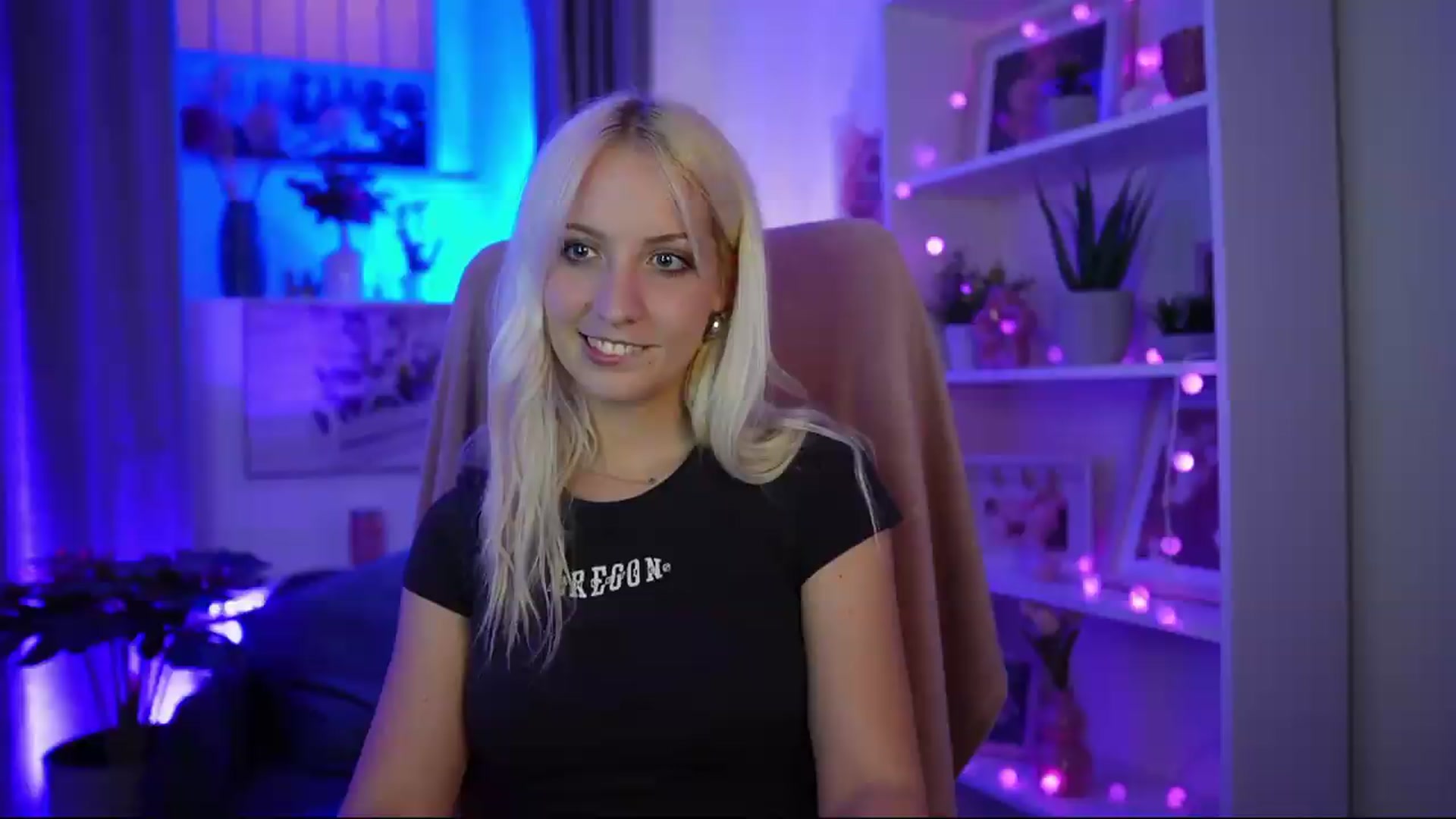 Gallery image thumbnail from Lucy_Cutie's myfreecams stream on, 07/11/2026, 21:33 image 19 of 20