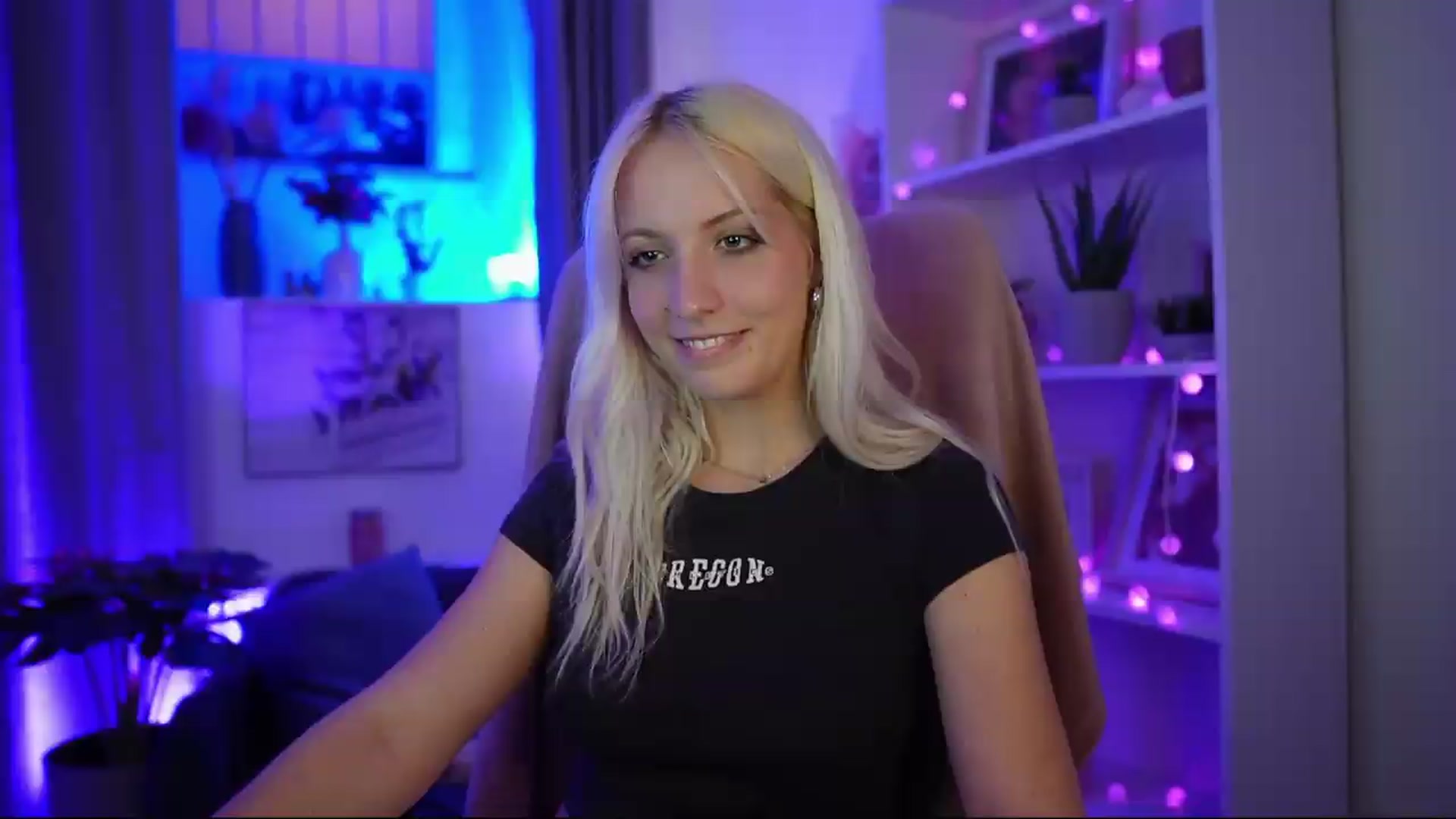 Gallery image thumbnail from Lucy_Cutie's myfreecams stream on, 07/11/2026, 21:33 image 18 of 20