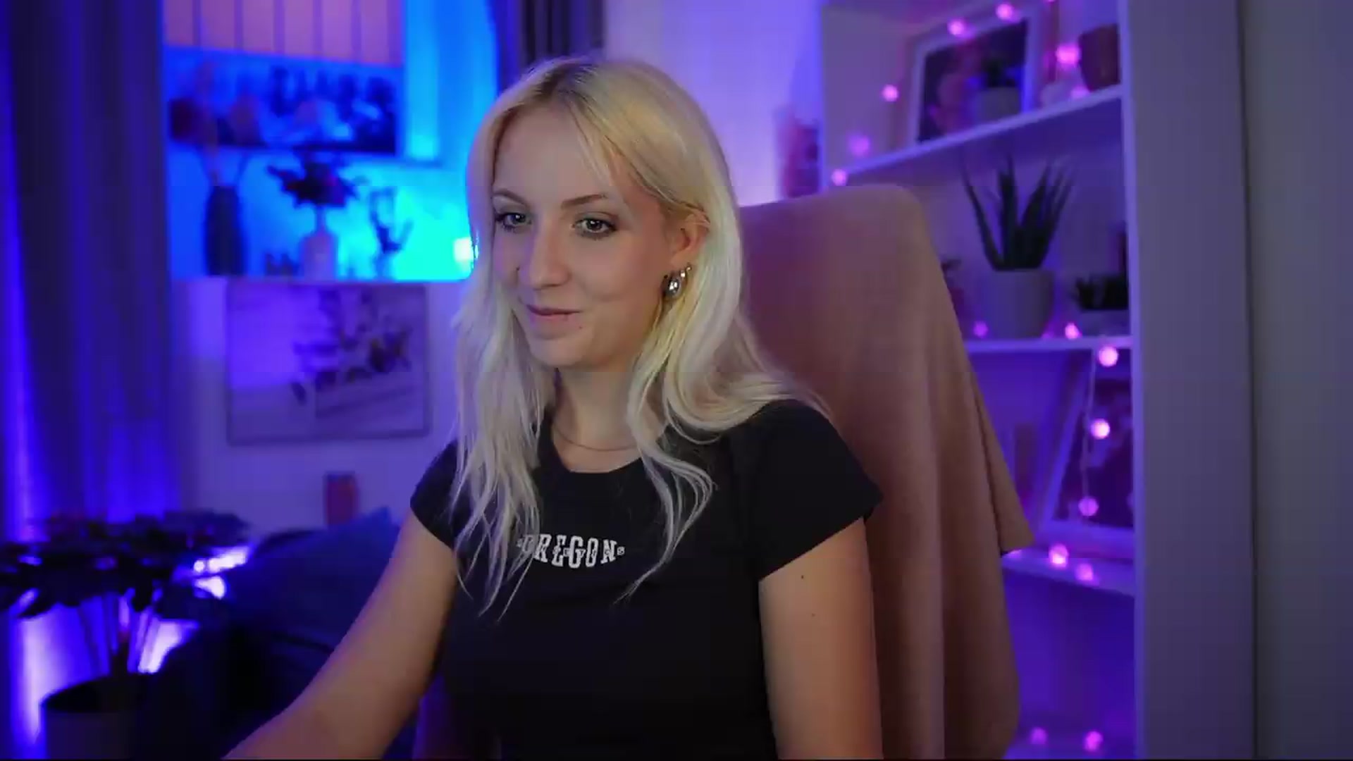Gallery image thumbnail from Lucy_Cutie's myfreecams stream on, 07/11/2026, 21:33 image 12 of 20
