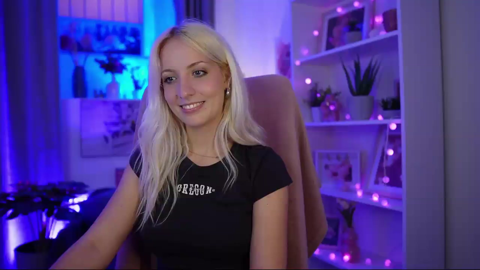 Gallery image thumbnail from Lucy_Cutie's myfreecams stream on, 07/11/2026, 21:33 image 3 of 20