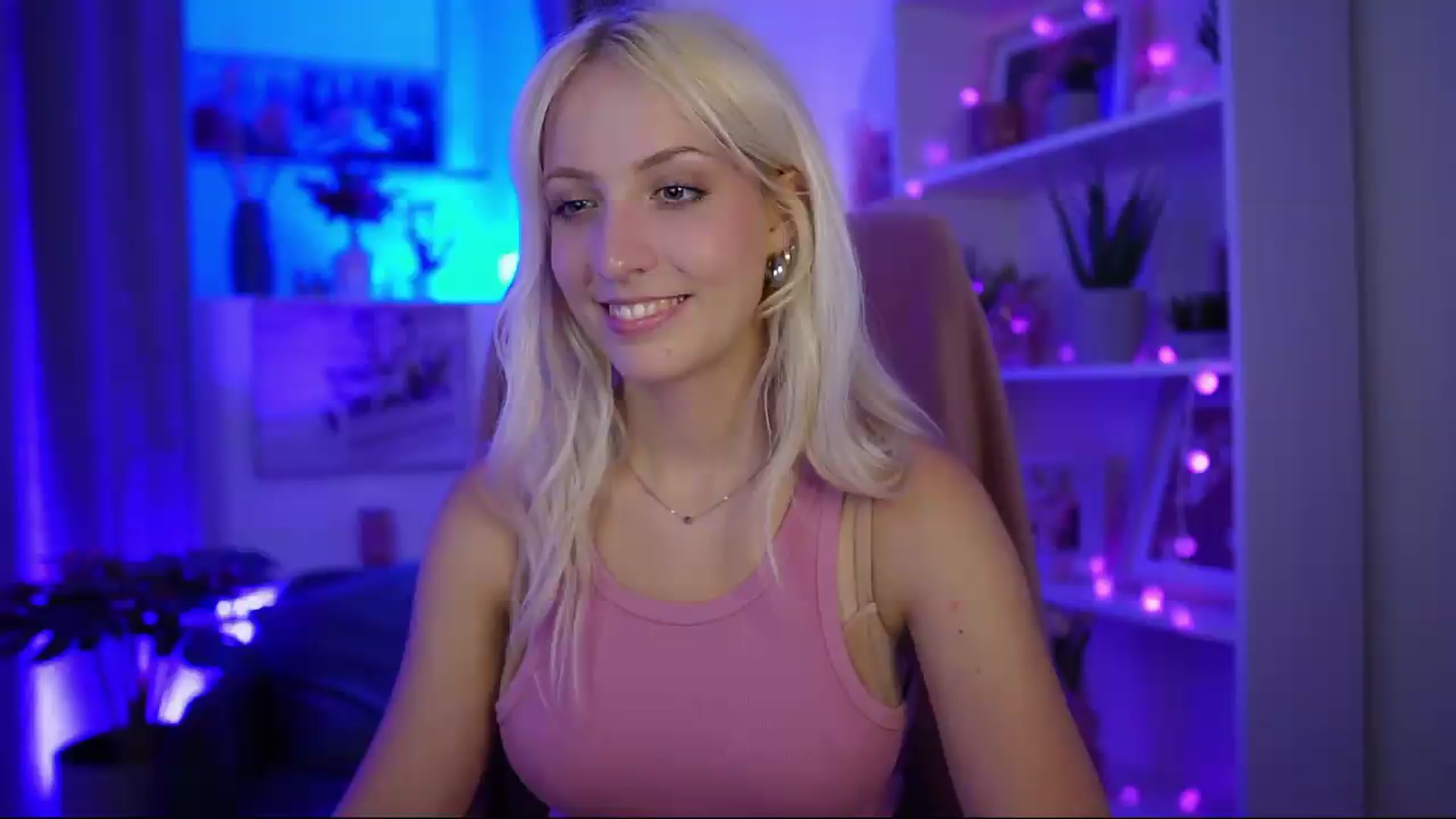 Gallery image thumbnail from Lucy_Cutie's myfreecams stream on, 07/12/2026, 18:56 image 8 of 20