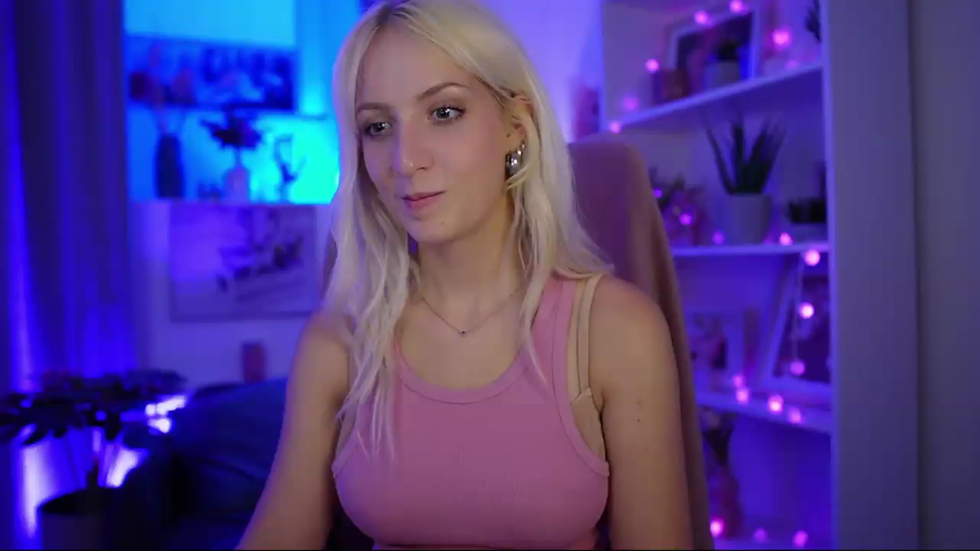 Gallery image thumbnail from Lucy_Cutie's myfreecams stream on, 07/12/2026, 18:56 image 1 of 20