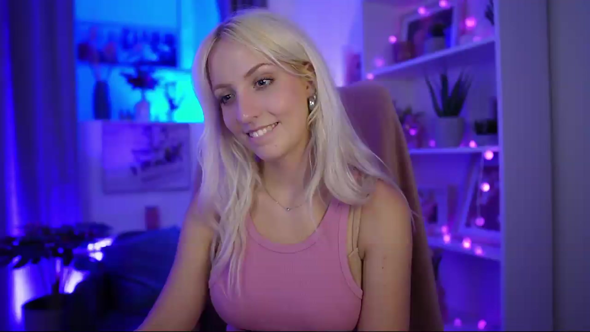 Gallery image thumbnail from Lucy_Cutie's myfreecams stream on, 07/12/2026, 18:56 image 13 of 20
