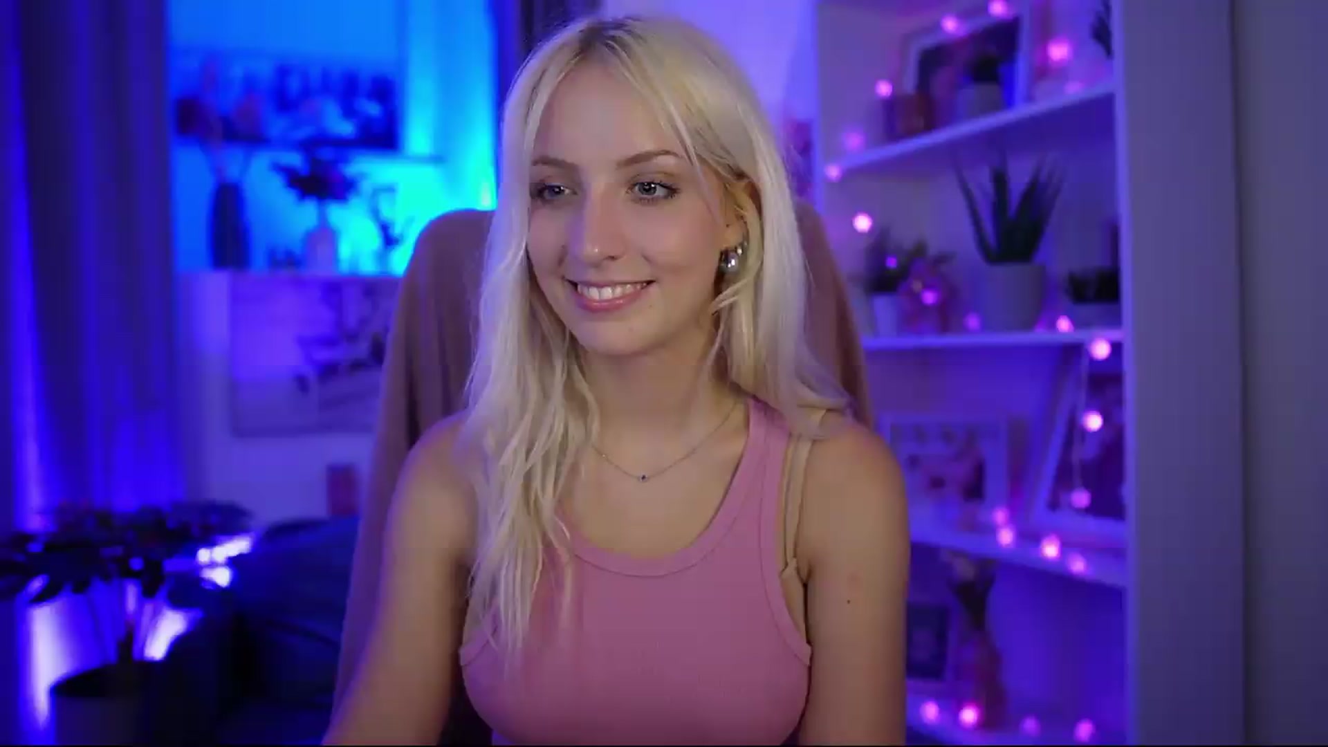 Gallery image thumbnail from Lucy_Cutie's myfreecams stream on, 07/12/2026, 18:56 image 17 of 20