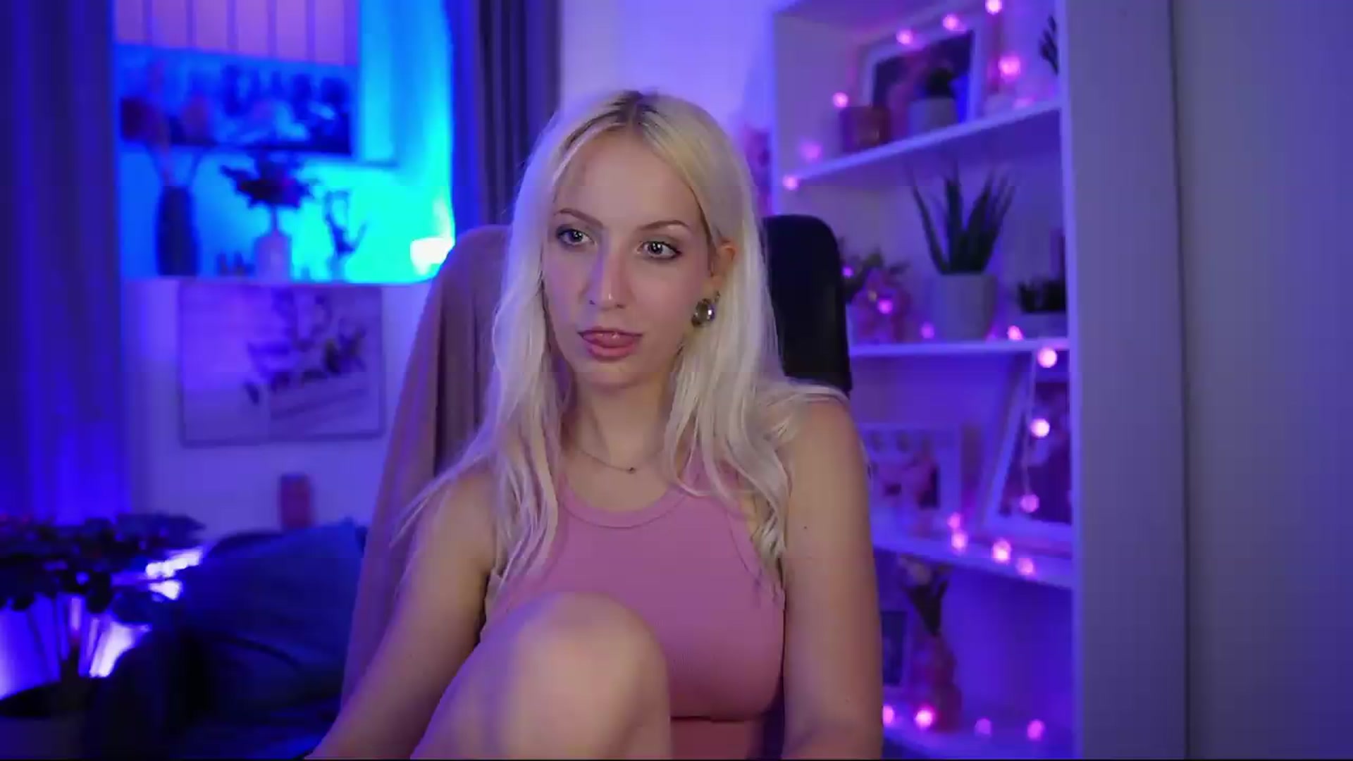 Gallery image thumbnail from Lucy_Cutie's myfreecams stream on, 07/12/2026, 22:36 image 17 of 20