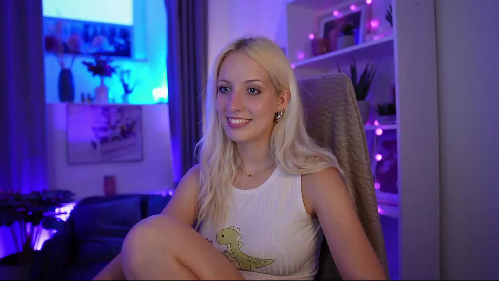 Gallery image thumbnail from Lucy_Cutie's myfreecams stream on, 07/16/2026, 19:23 image 7 of 20