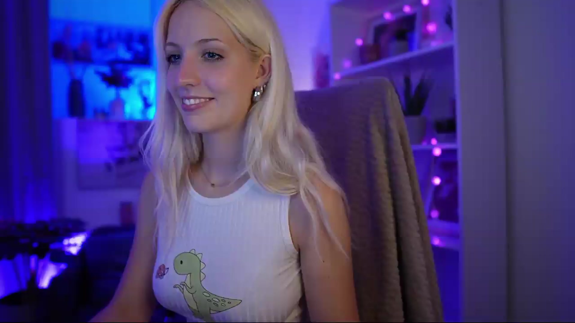 Gallery image thumbnail from Lucy_Cutie's myfreecams stream on, 07/16/2026, 19:23 image 13 of 20