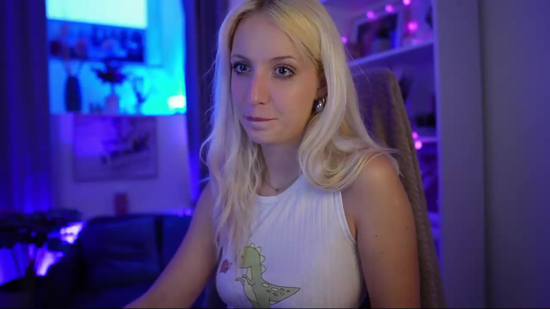 Gallery image thumbnail from Lucy_Cutie's myfreecams stream on, 07/16/2026, 19:23 image 5 of 20