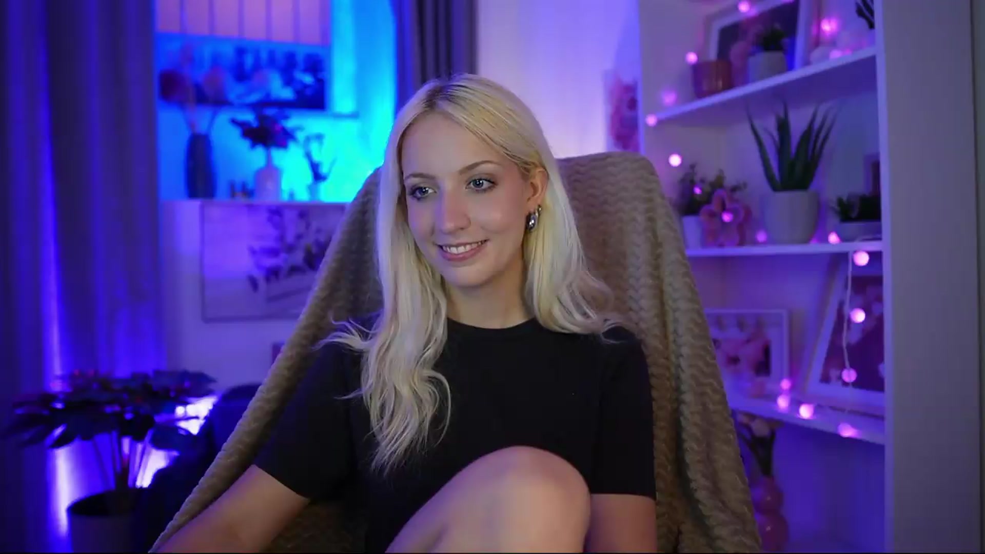Gallery image thumbnail from Lucy_Cutie's myfreecams stream on, 07/17/2026, 19:11 image 15 of 20