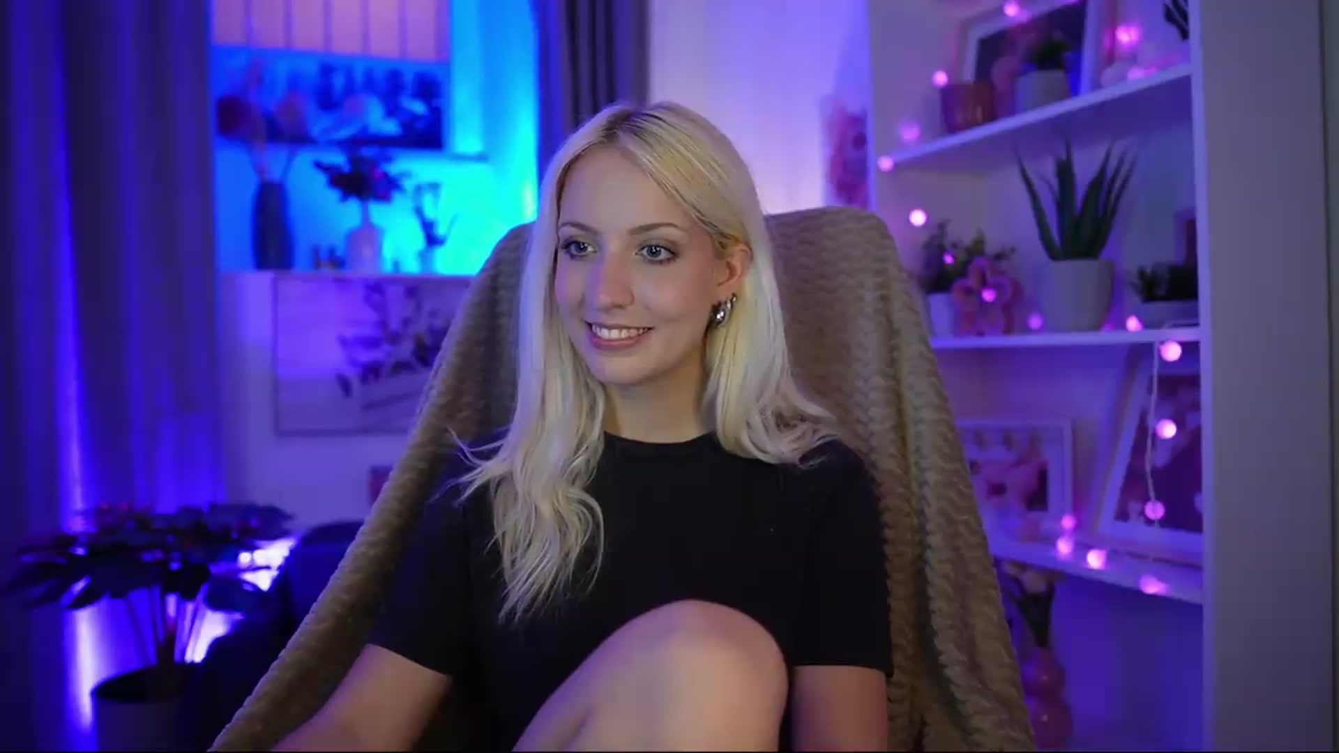 Gallery image thumbnail from Lucy_Cutie's myfreecams stream on, 07/17/2026, 19:11 image 16 of 20