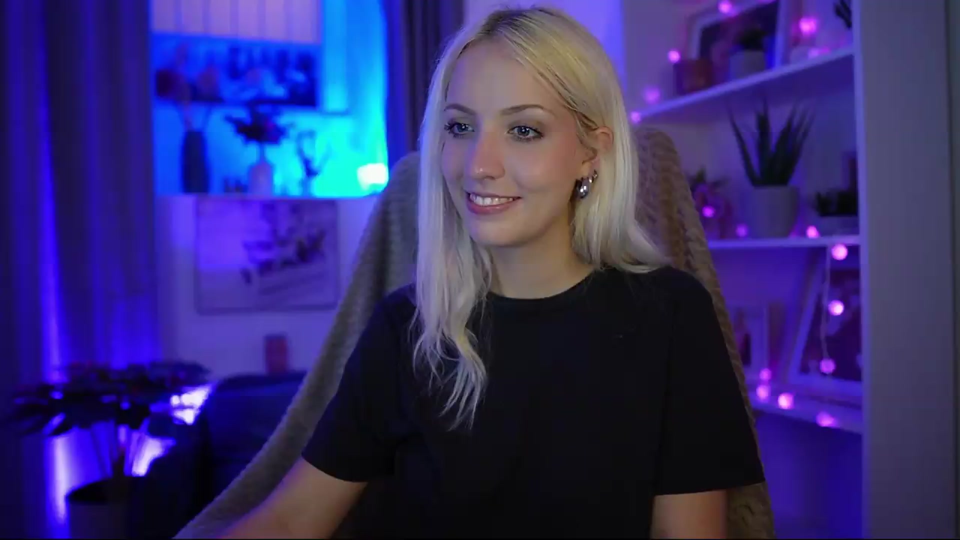 Gallery image thumbnail from Lucy_Cutie's myfreecams stream on, 07/17/2026, 19:11 image 3 of 20