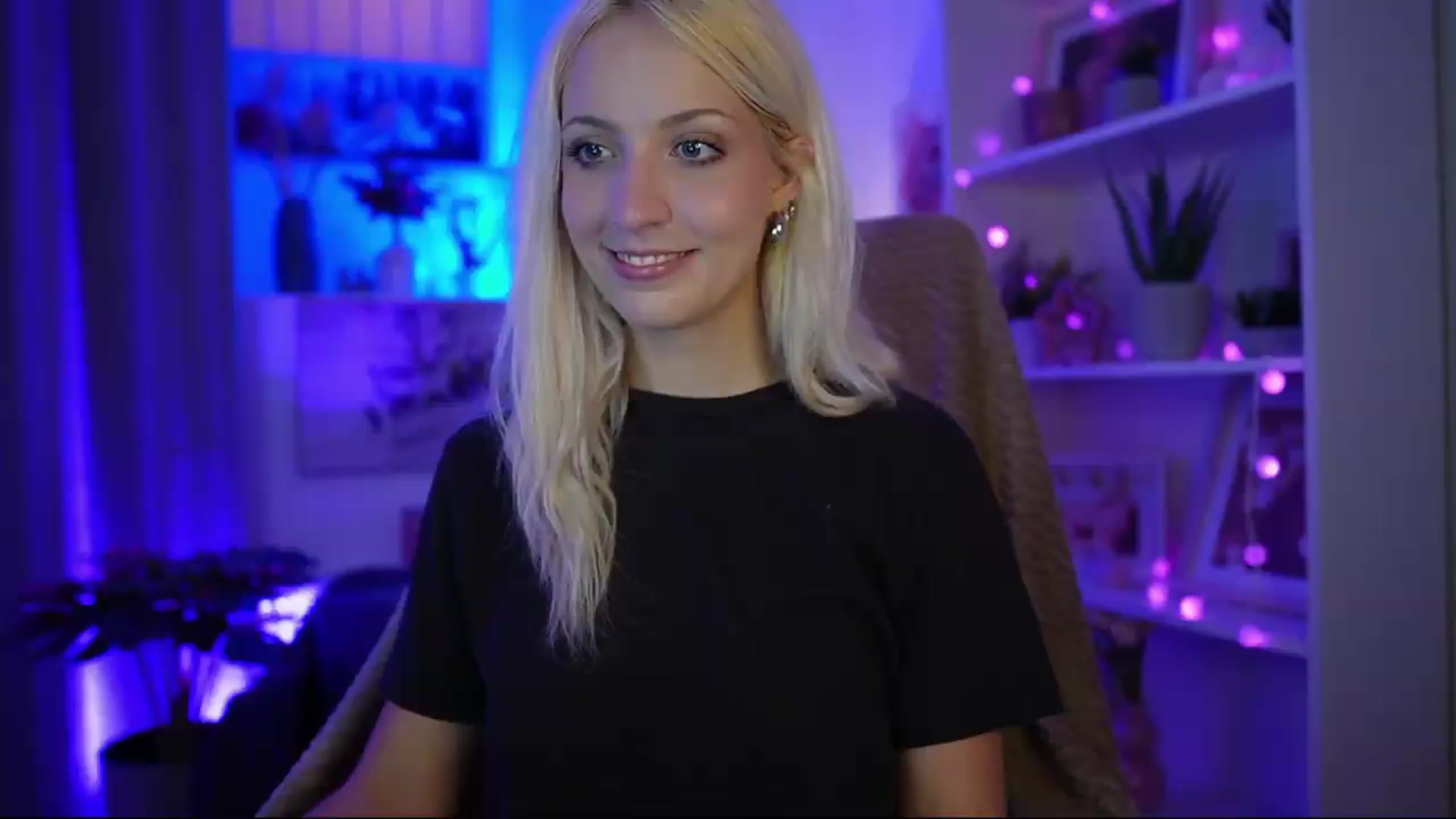 Gallery image thumbnail from Lucy_Cutie's myfreecams stream on, 07/17/2026, 19:11 image 6 of 20