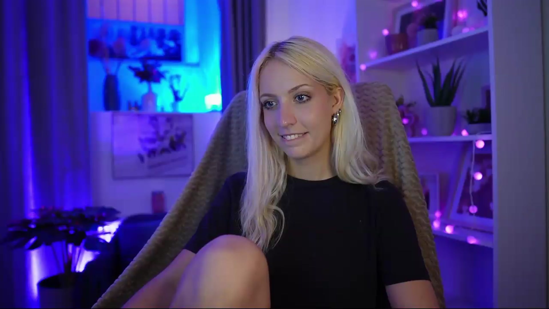 Gallery image thumbnail from Lucy_Cutie's myfreecams stream on, 07/17/2026, 19:11 image 14 of 20