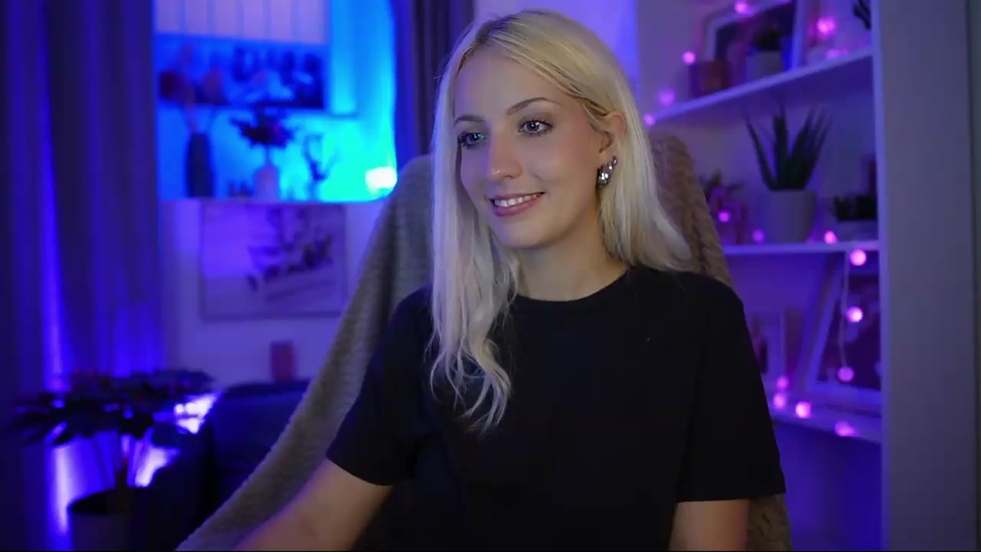 Gallery image thumbnail from Lucy_Cutie's myfreecams stream on, 07/17/2026, 19:11 image 2 of 20