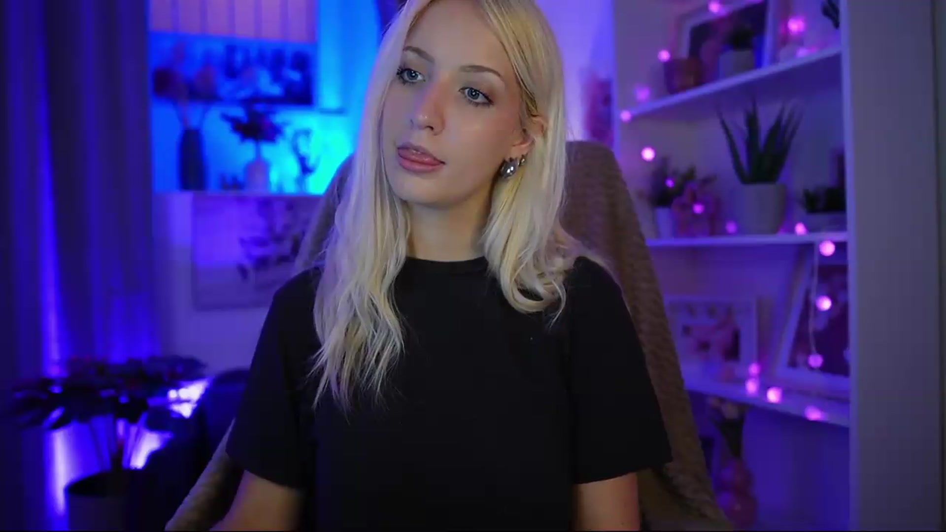 Gallery image thumbnail from Lucy_Cutie's myfreecams stream on, 07/17/2026, 19:11 image 8 of 20