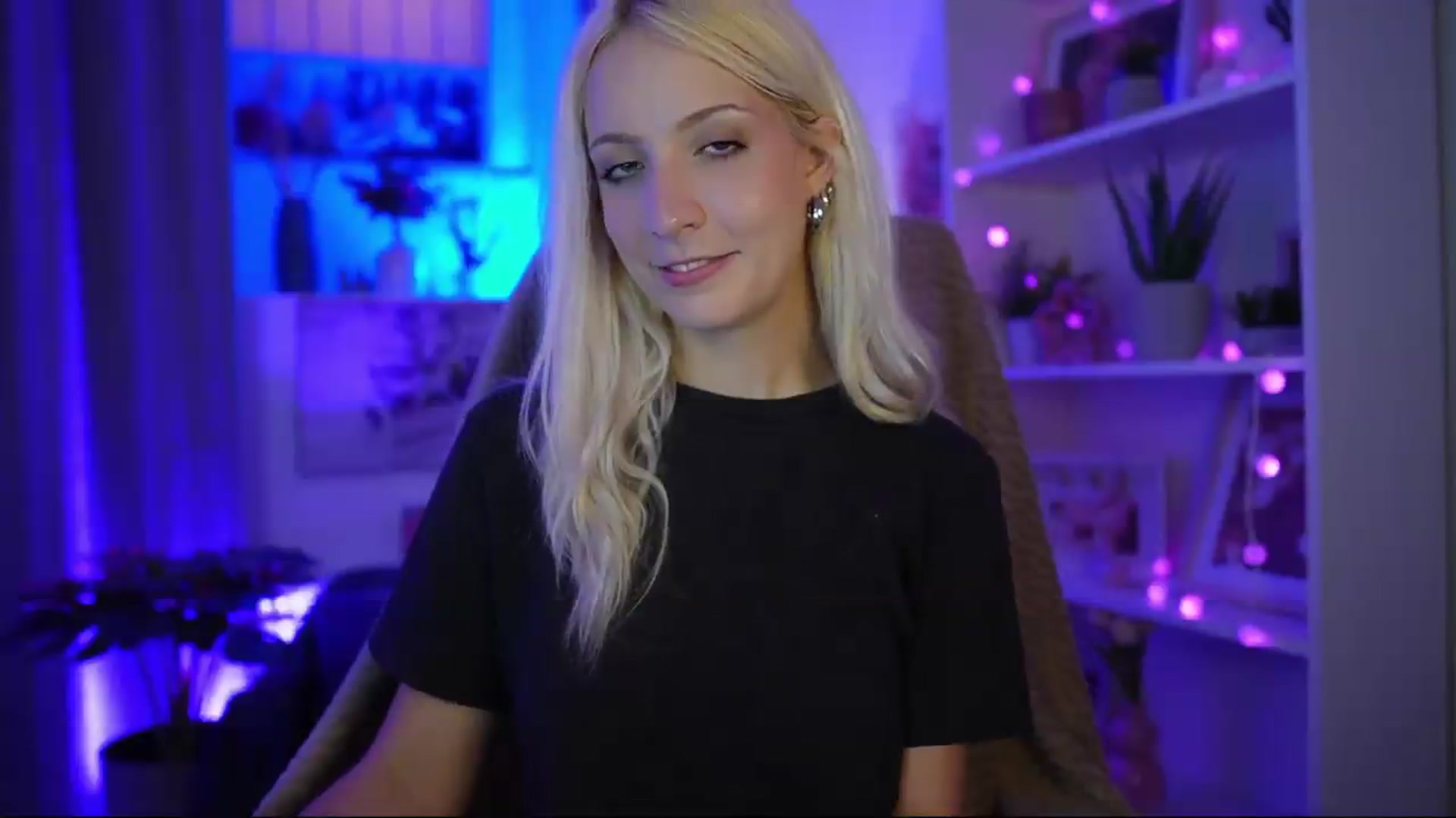 Gallery image thumbnail from Lucy_Cutie's myfreecams stream on, 07/17/2026, 19:11 image 7 of 20