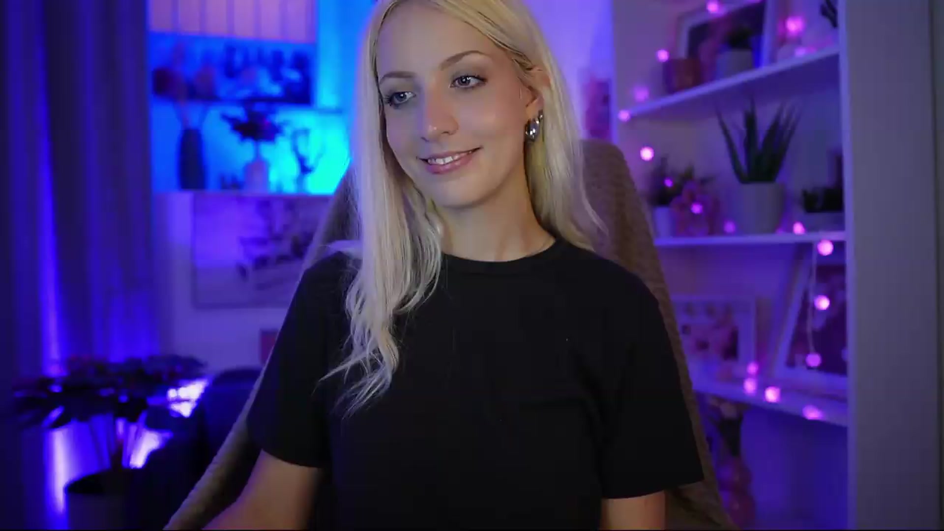 Gallery image thumbnail from Lucy_Cutie's myfreecams stream on, 07/17/2026, 19:11 image 5 of 20
