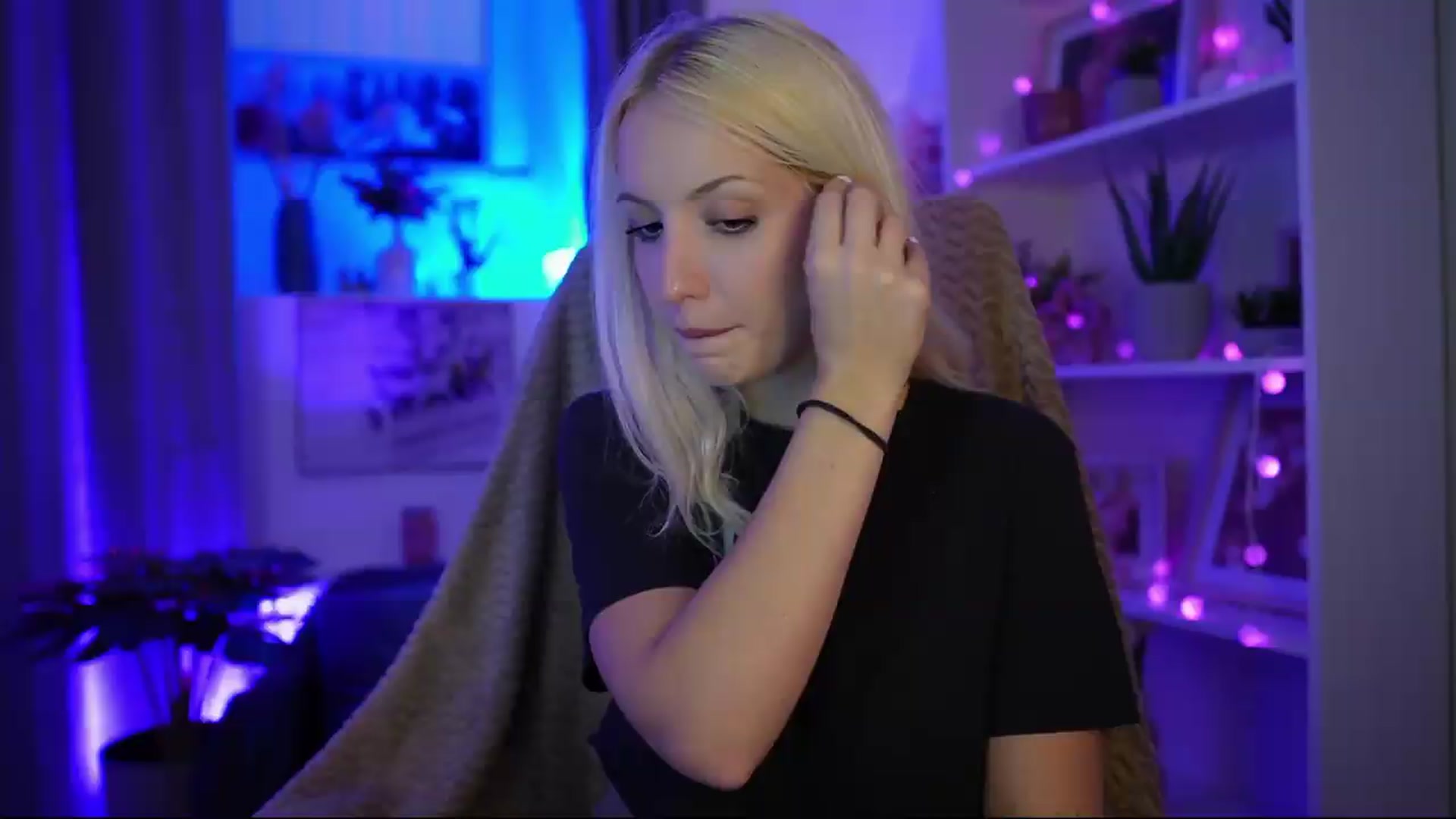 Gallery image thumbnail from Lucy_Cutie's myfreecams stream on, 07/17/2026, 19:11 image 1 of 20