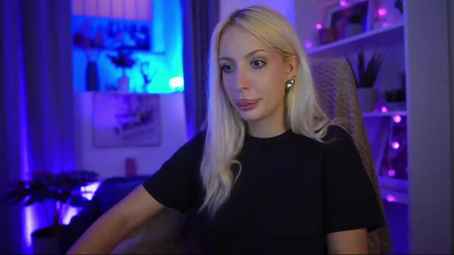 Gallery image thumbnail from Lucy_Cutie's myfreecams stream on, 07/17/2026, 19:11 image 13 of 20