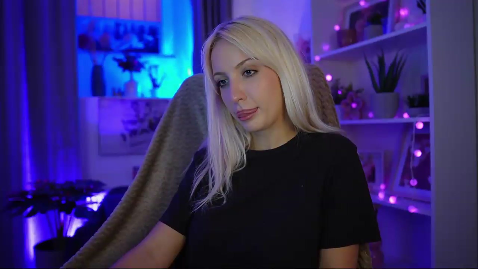 Gallery image thumbnail from Lucy_Cutie's myfreecams stream on, 07/17/2026, 19:11 image 20 of 20