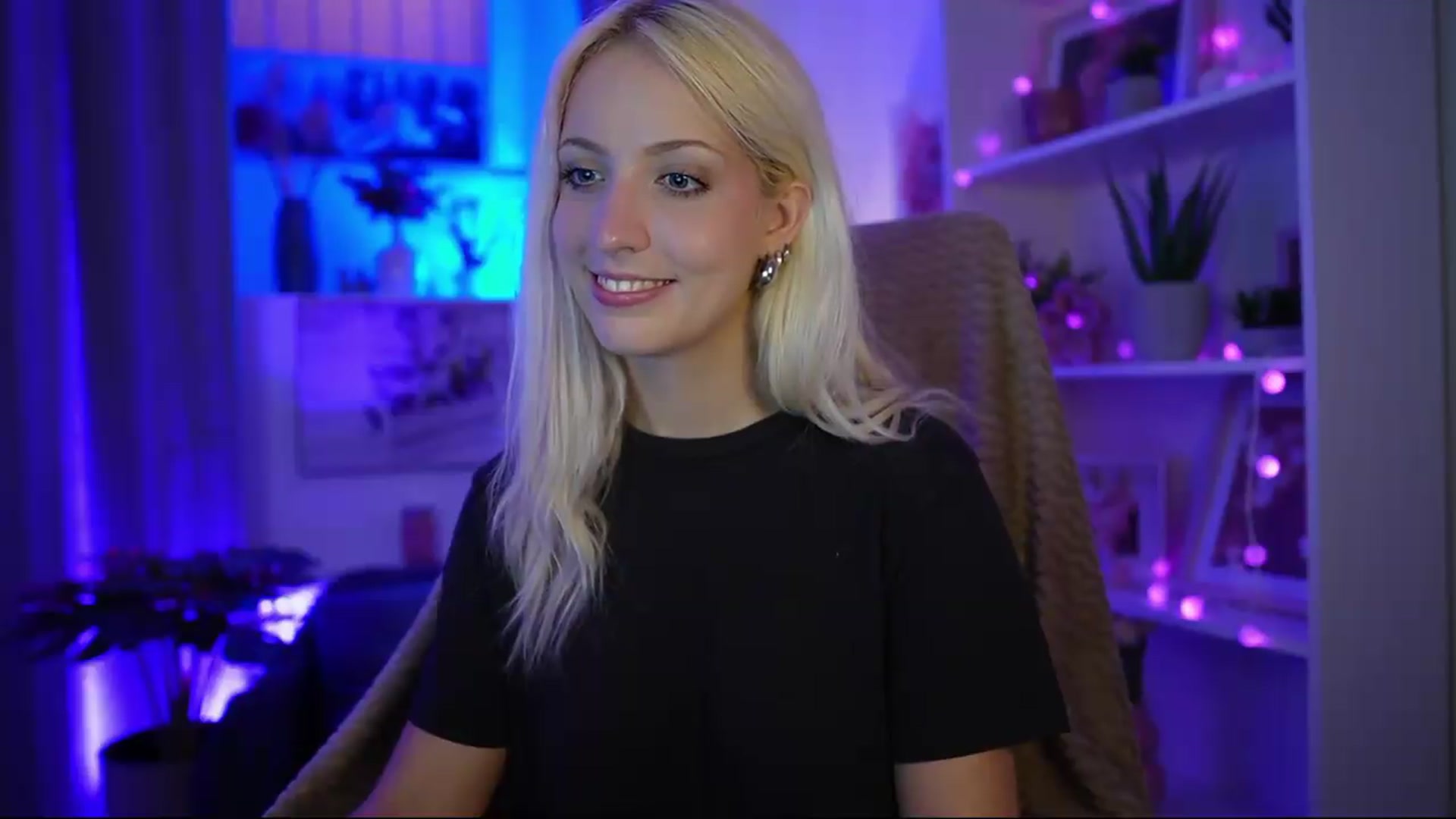 Gallery image thumbnail from Lucy_Cutie's myfreecams stream on, 07/17/2026, 19:11 image 11 of 20
