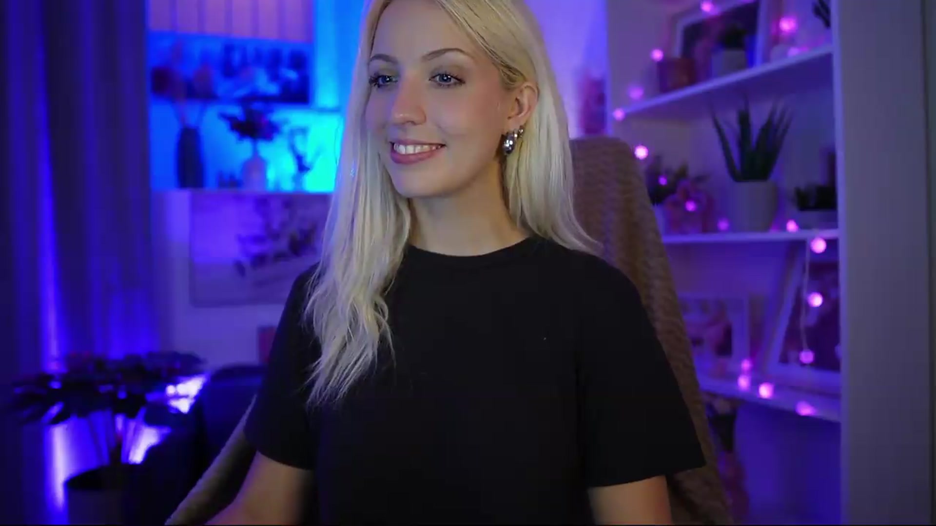 Gallery image thumbnail from Lucy_Cutie's myfreecams stream on, 07/17/2026, 19:11 image 10 of 20