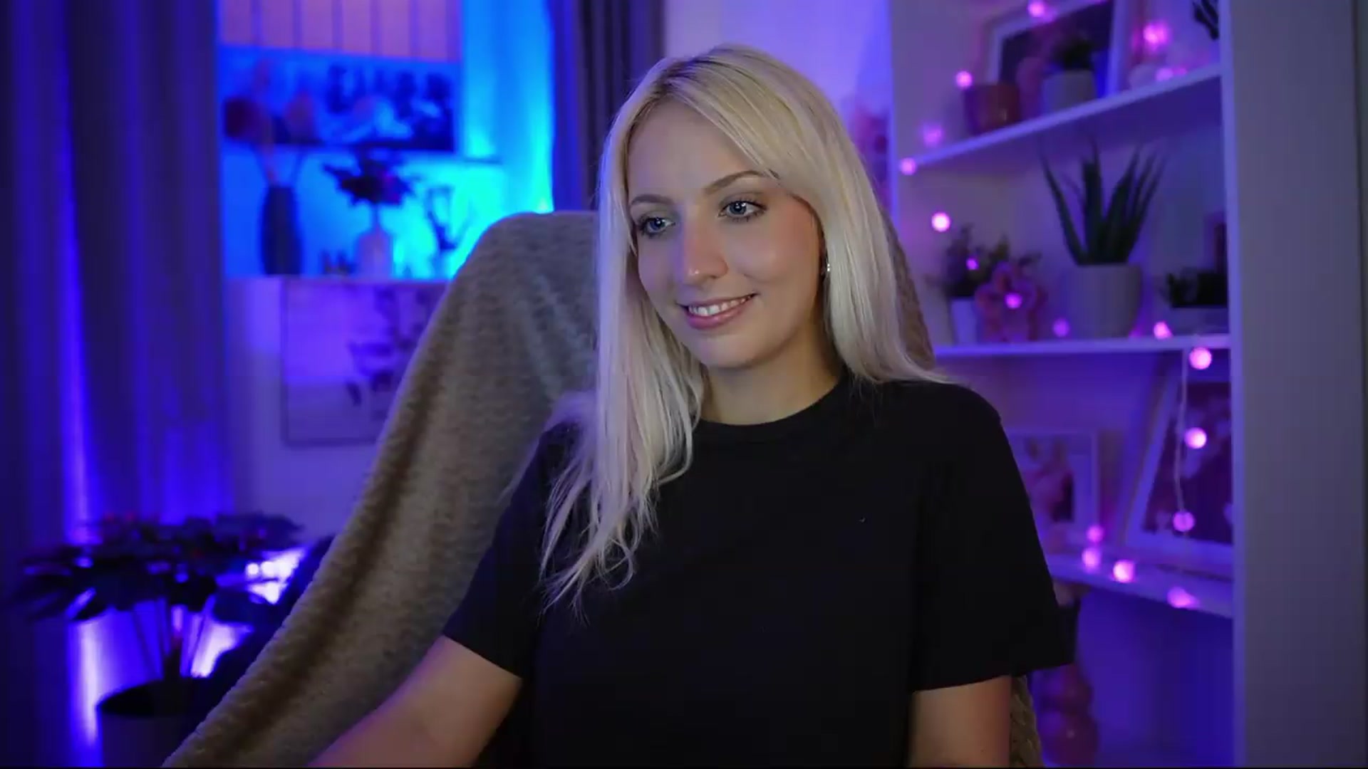 Gallery image thumbnail from Lucy_Cutie's myfreecams stream on, 07/17/2026, 19:11 image 19 of 20