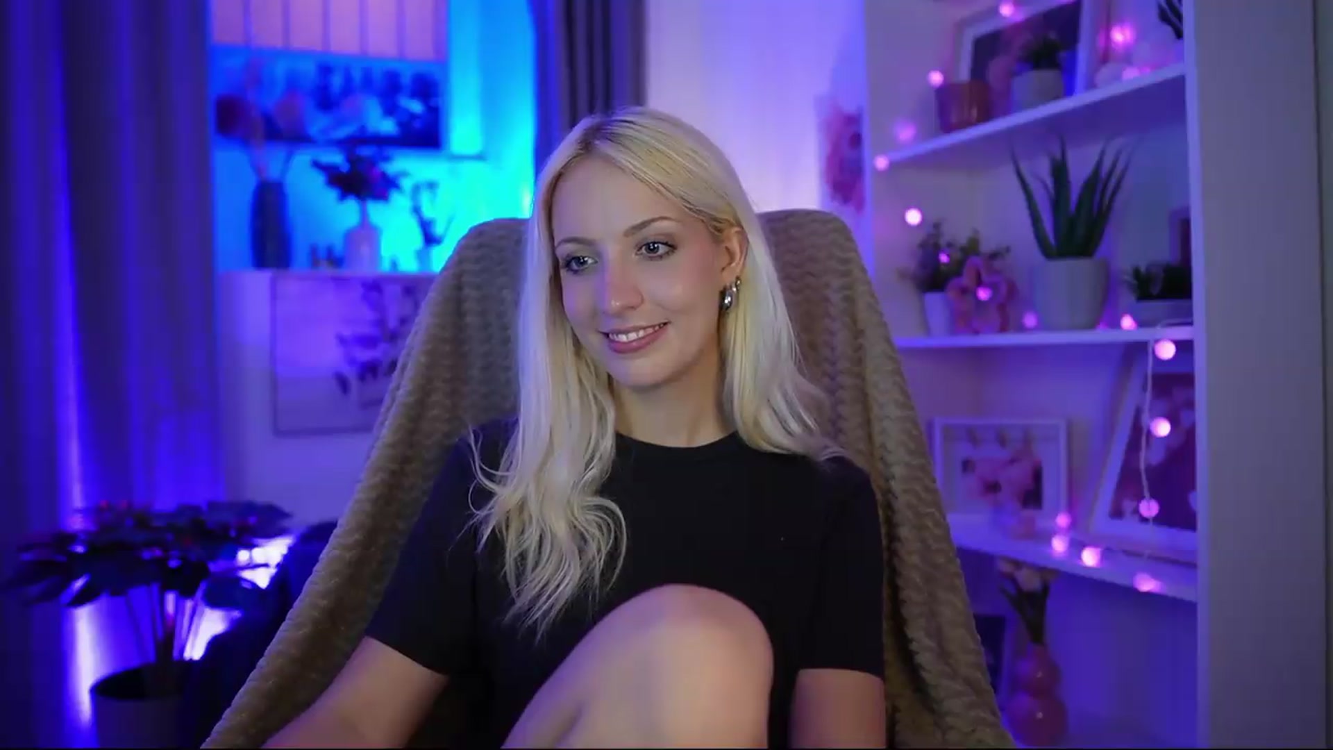 Gallery image thumbnail from Lucy_Cutie's myfreecams stream on, 07/17/2026, 19:11 image 17 of 20