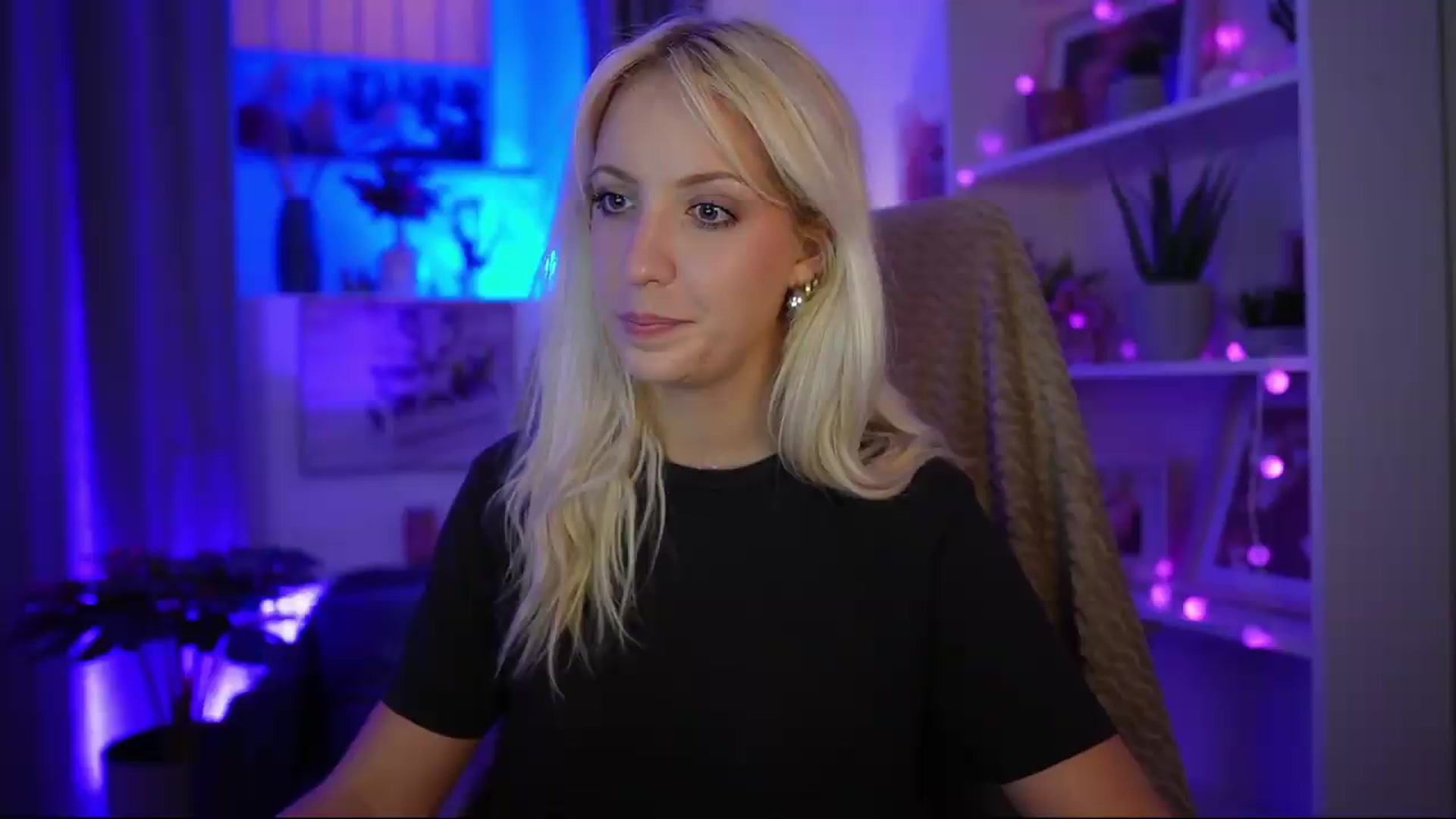 Gallery image thumbnail from Lucy_Cutie's myfreecams stream on, 07/17/2026, 20:06 image 10 of 20