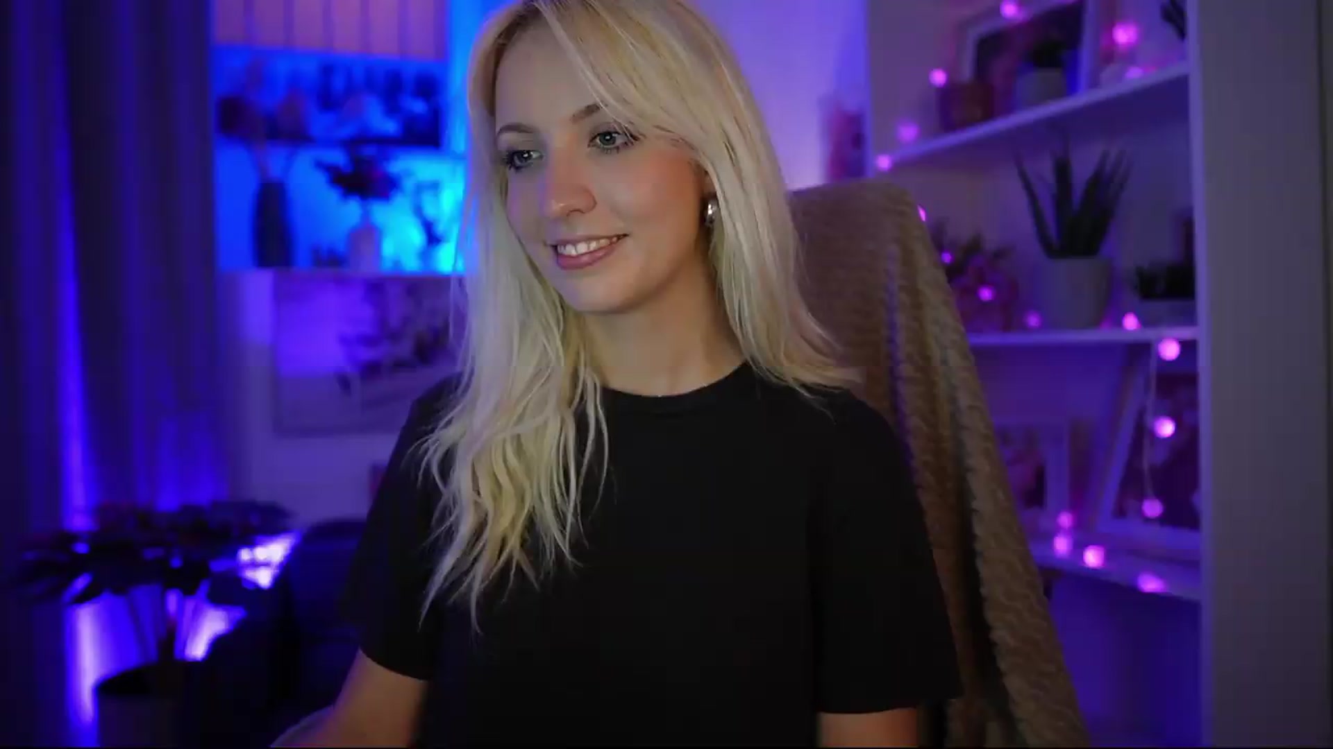 Gallery image thumbnail from Lucy_Cutie's myfreecams stream on, 07/17/2026, 20:06 image 7 of 20
