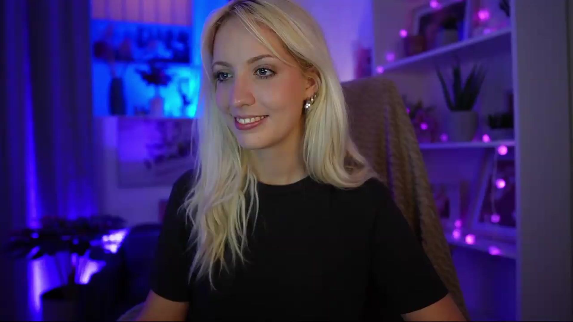 Gallery image thumbnail from Lucy_Cutie's myfreecams stream on, 07/17/2026, 20:06 image 9 of 20