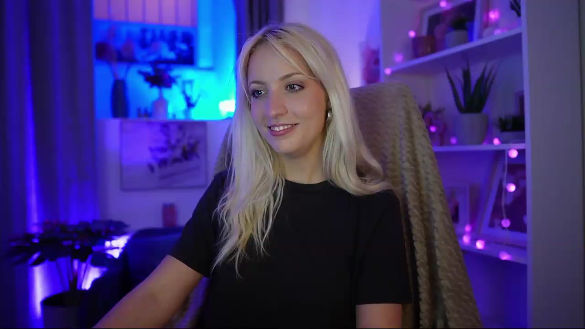 Gallery image thumbnail from Lucy_Cutie's myfreecams stream on, 07/17/2026, 20:06 image 11 of 20