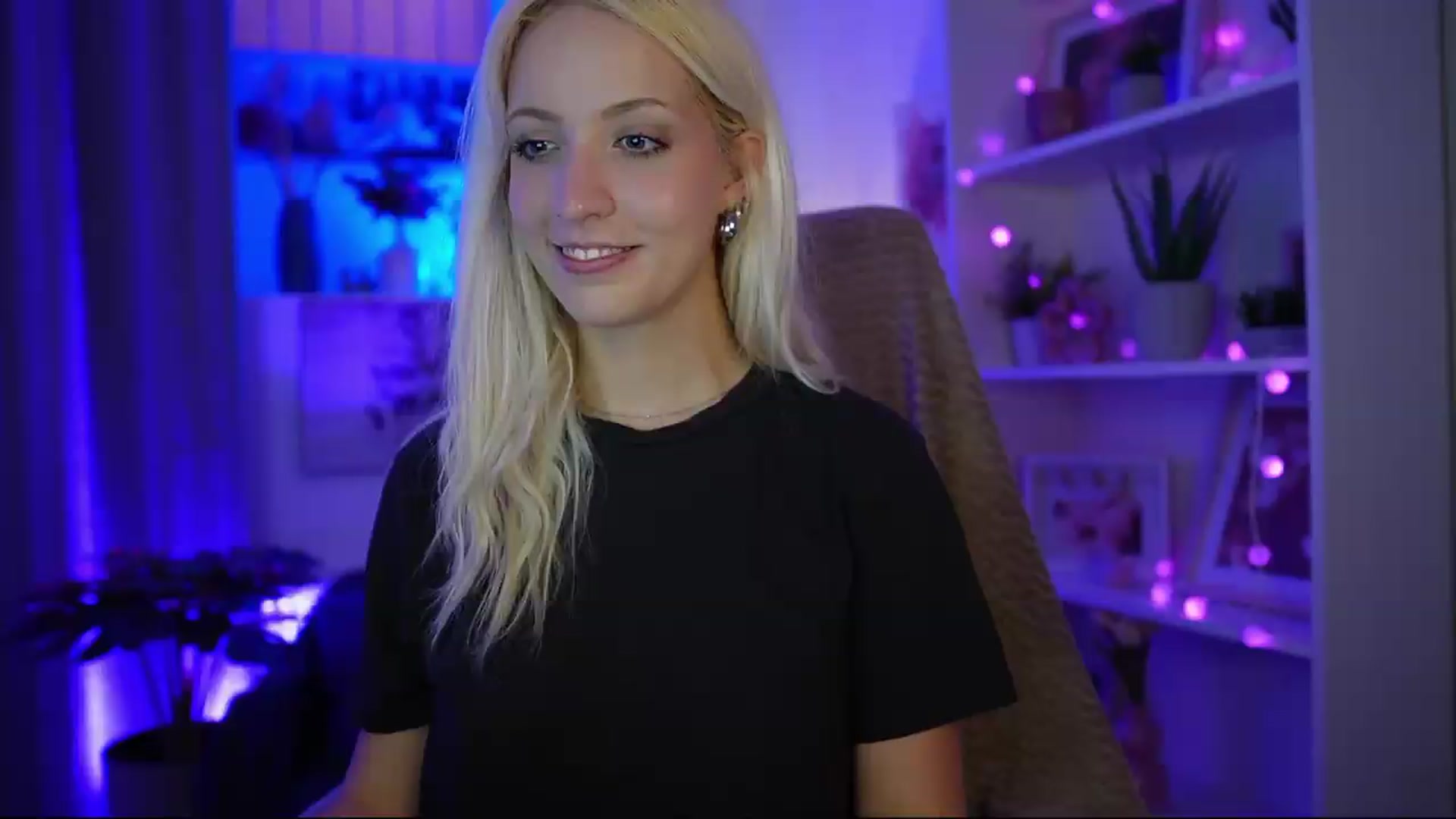 Gallery image thumbnail from Lucy_Cutie's myfreecams stream on, 07/17/2026, 20:06 image 2 of 20
