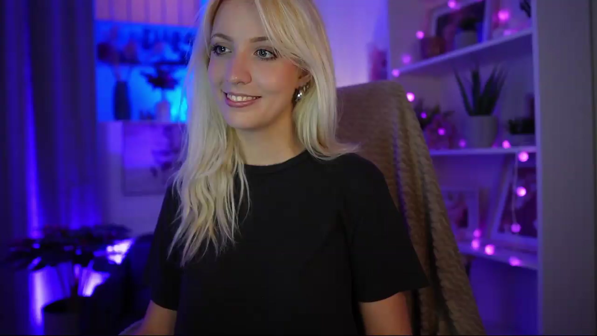 Gallery image thumbnail from Lucy_Cutie's myfreecams stream on, 07/17/2026, 20:06 image 6 of 20