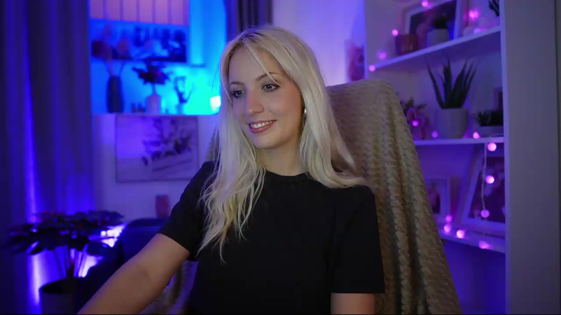 Gallery image thumbnail from Lucy_Cutie's myfreecams stream on, 07/17/2026, 20:06 image 12 of 20