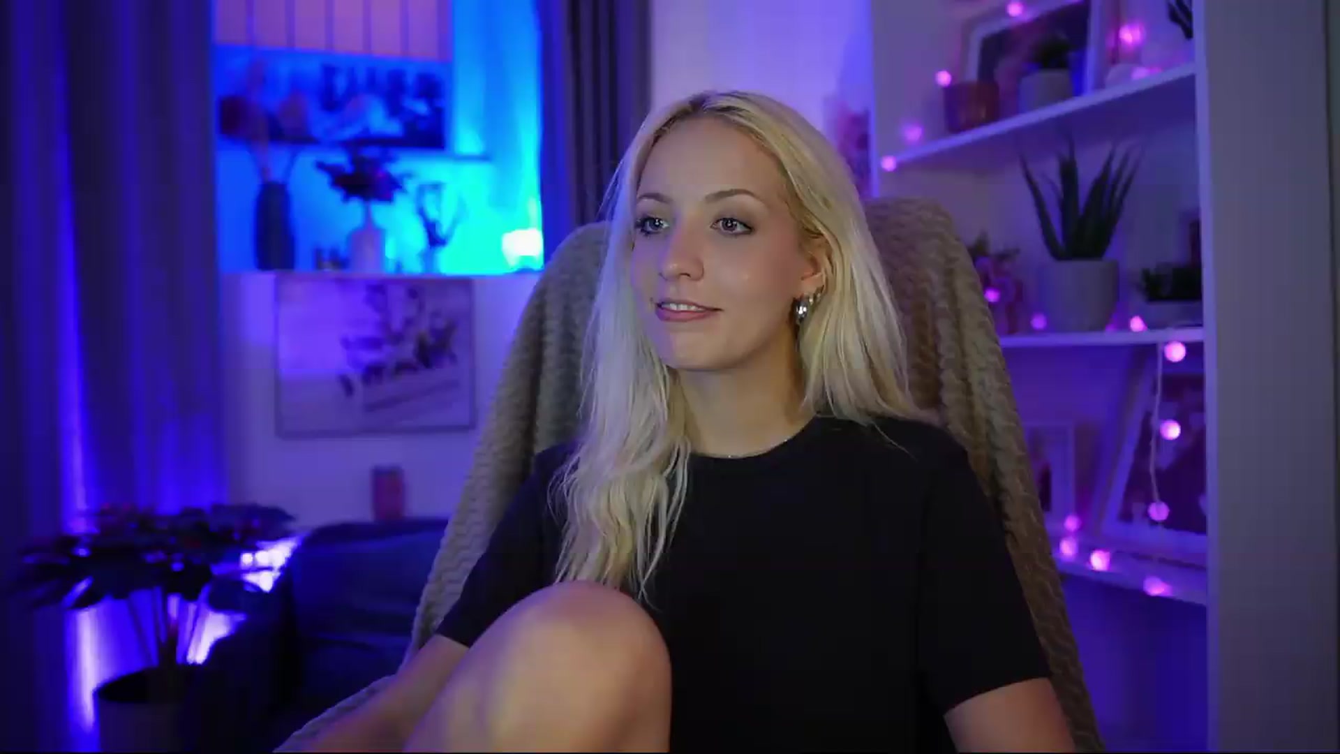 Gallery image thumbnail from Lucy_Cutie's myfreecams stream on, 07/17/2026, 20:06 image 16 of 20