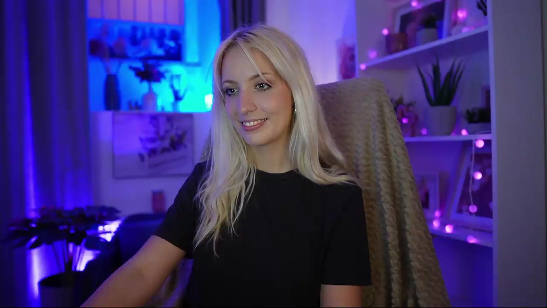Gallery image thumbnail from Lucy_Cutie's myfreecams stream on, 07/17/2026, 20:06 image 13 of 20