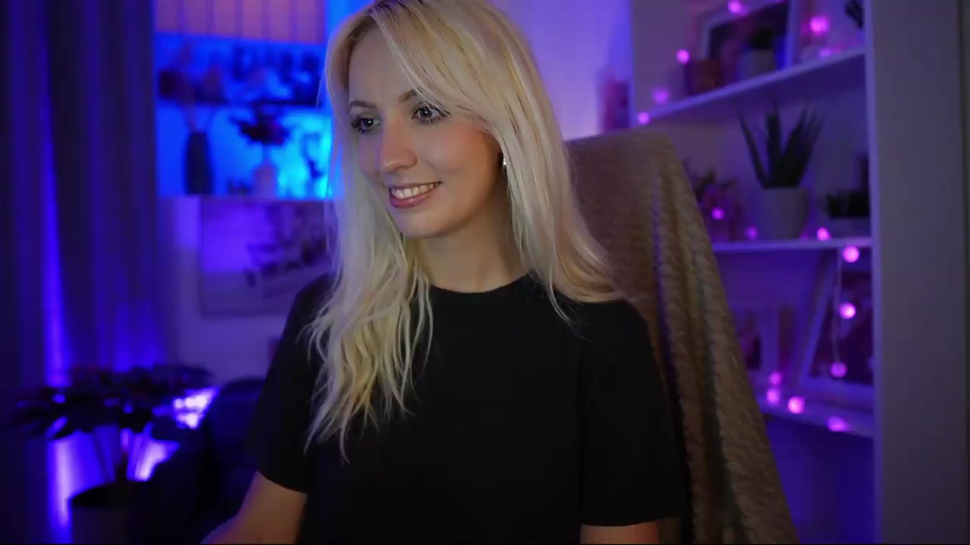 Gallery image thumbnail from Lucy_Cutie's myfreecams stream on, 07/17/2026, 20:06 image 8 of 20